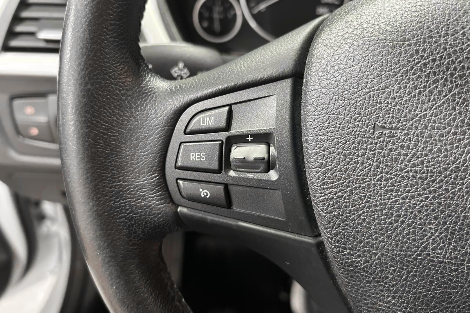 BMW 3-sarja iso kuva 14