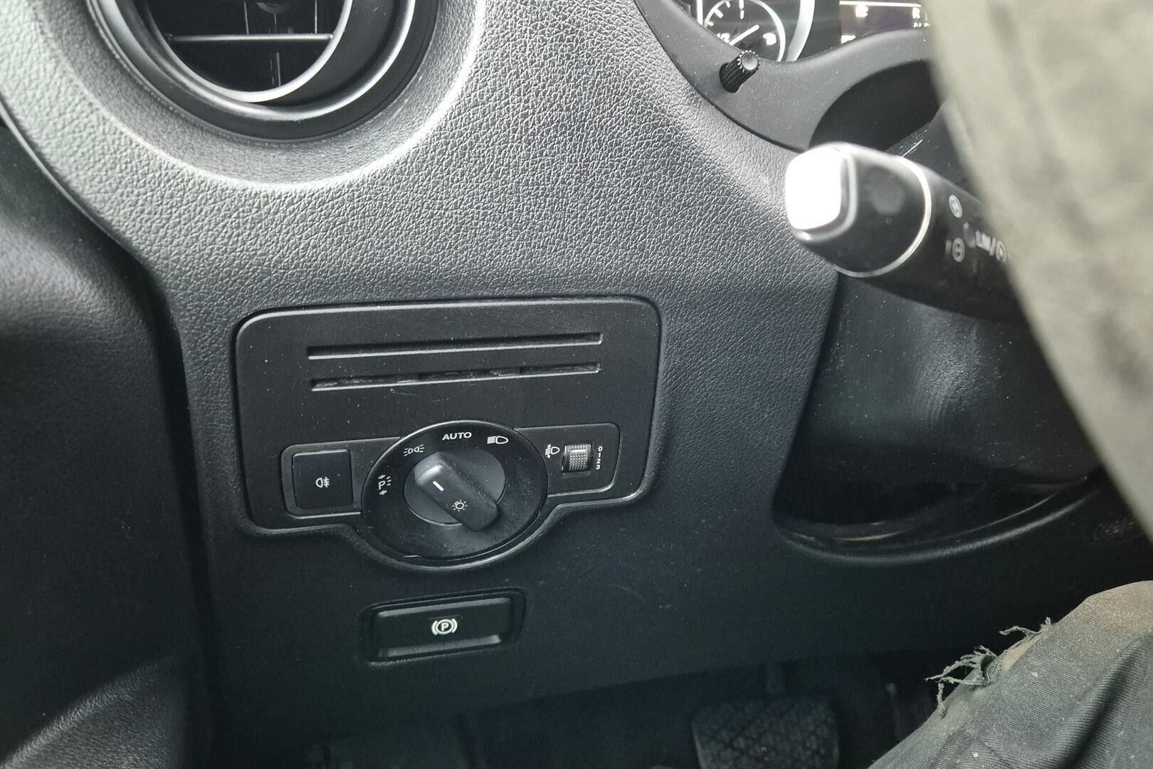 Mercedes-Benz Vito iso kuva 18