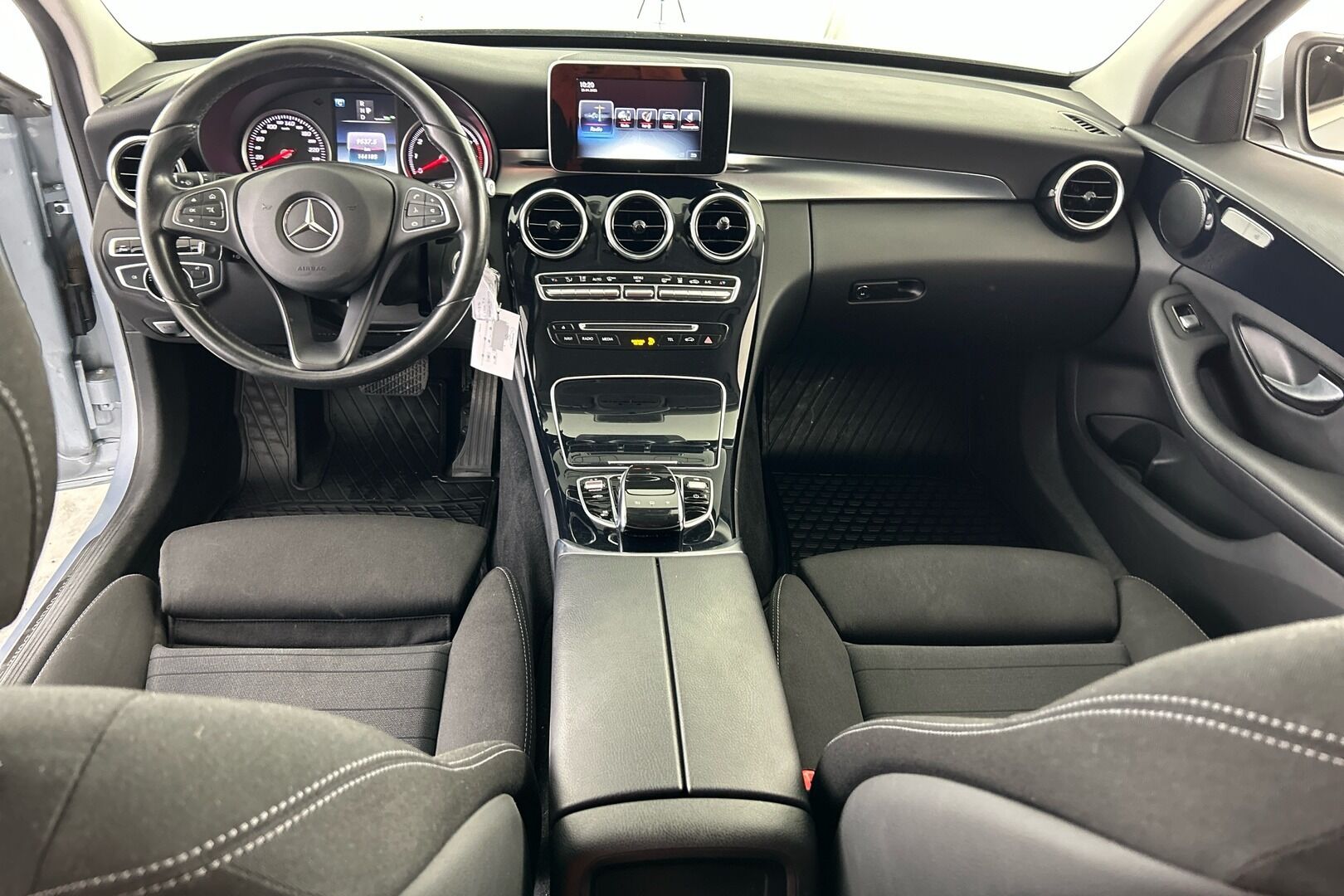 Mercedes-Benz C iso kuva 19