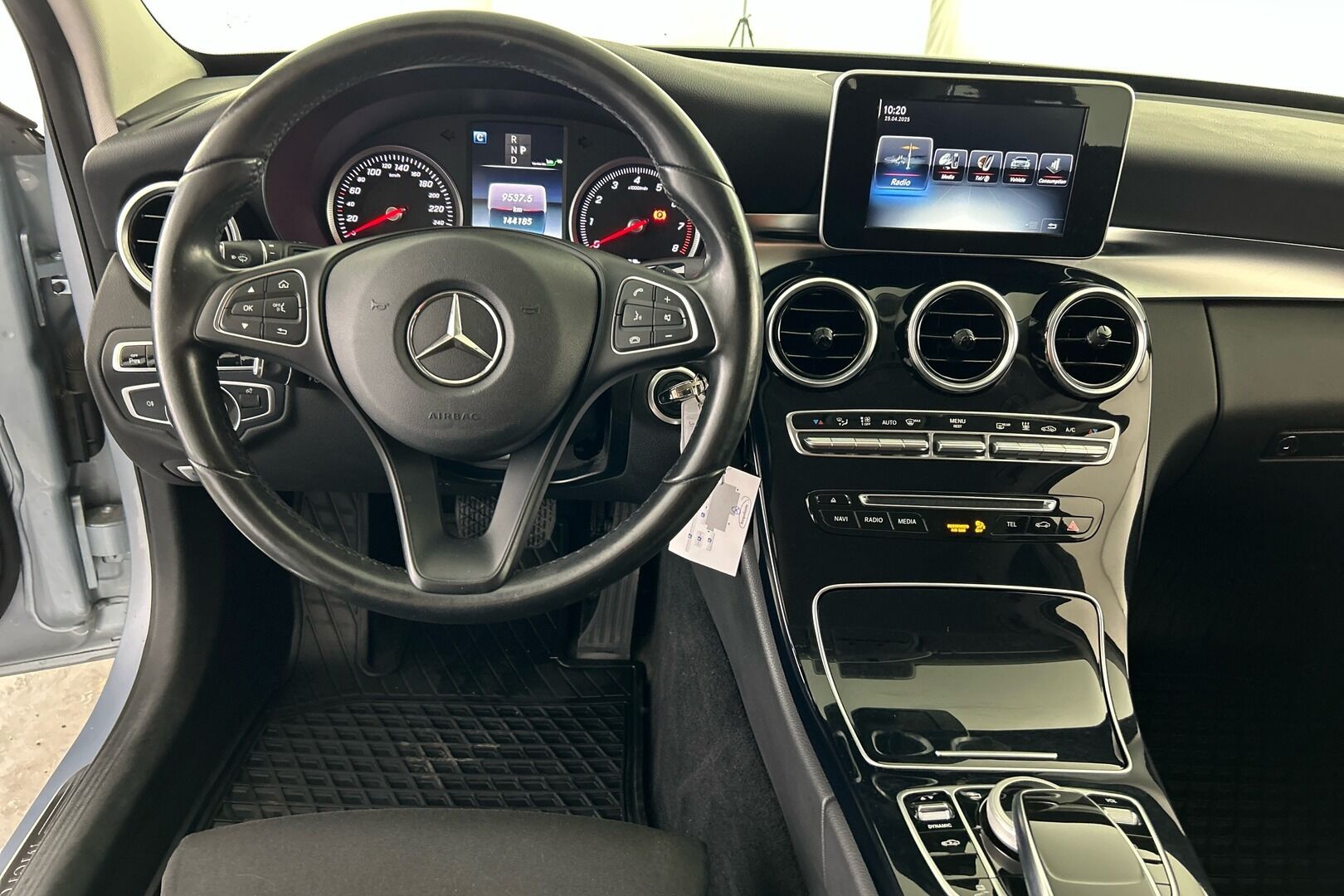 Mercedes-Benz C iso kuva 21