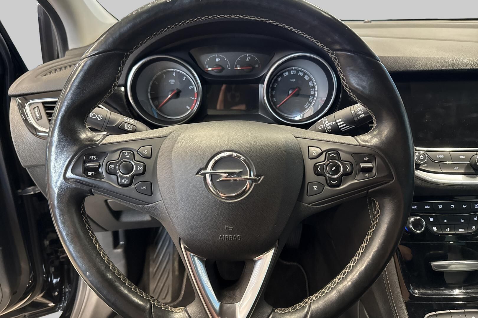 Opel Astra iso kuva 29