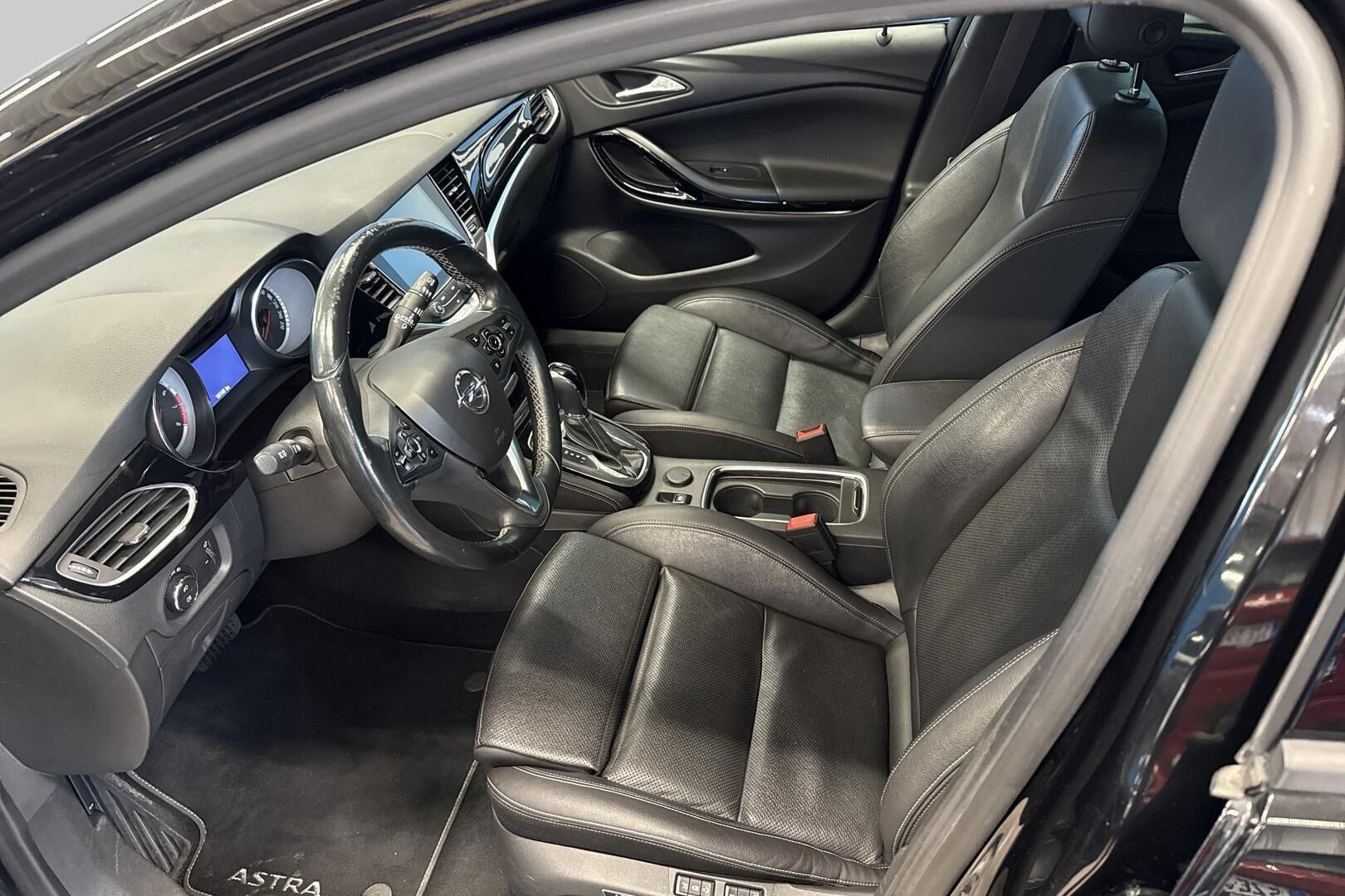 Opel Astra iso kuva 5