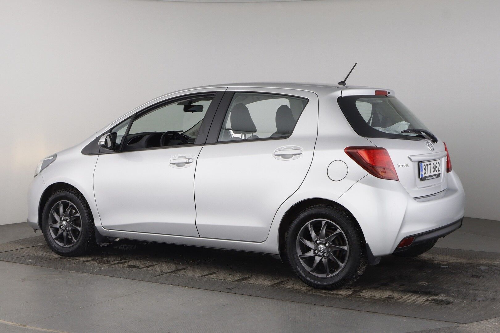 Toyota Yaris iso kuva 2