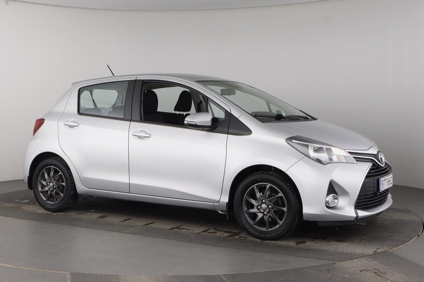 Toyota Yaris iso kuva 5