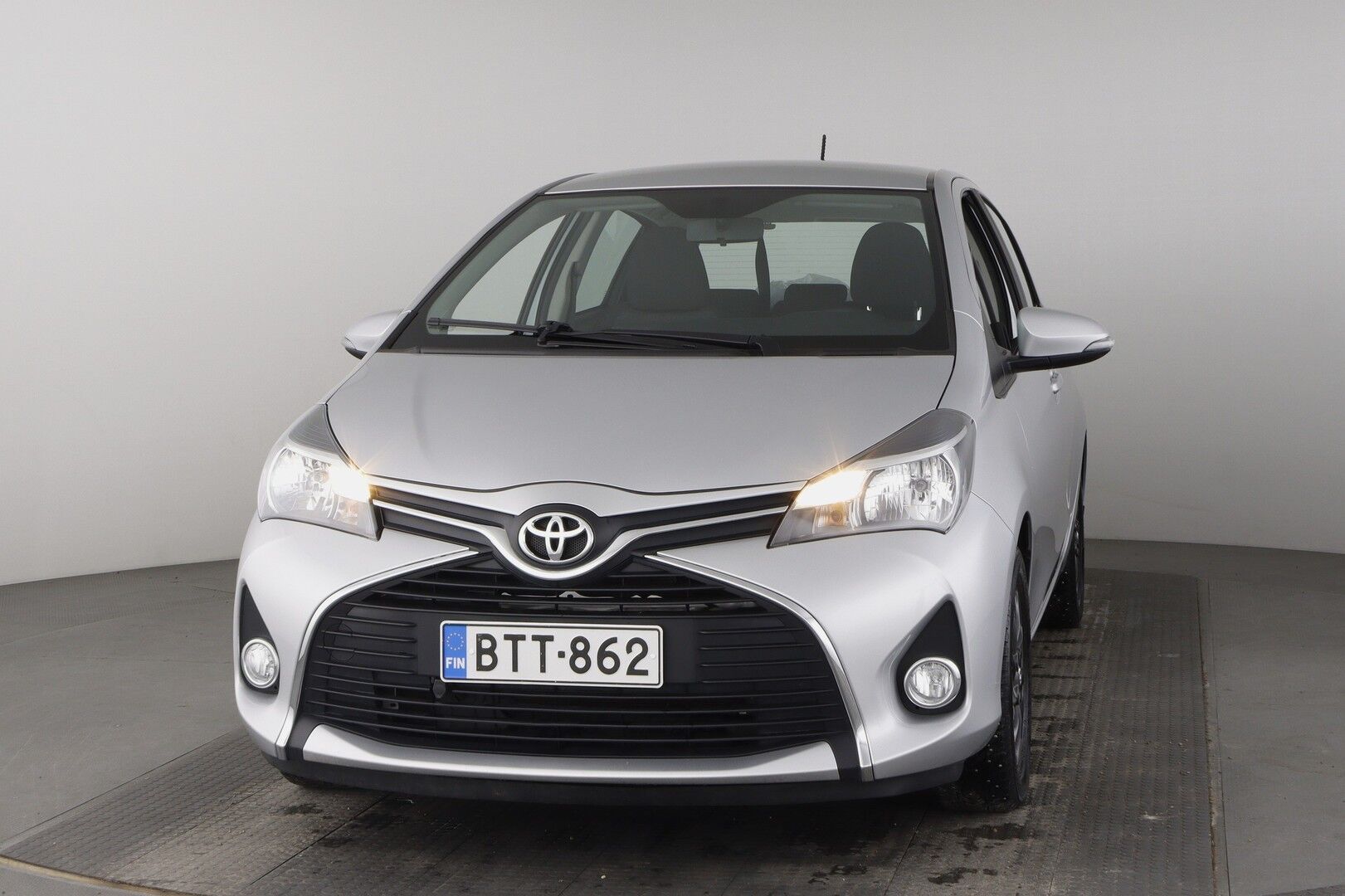 Toyota Yaris iso kuva 6