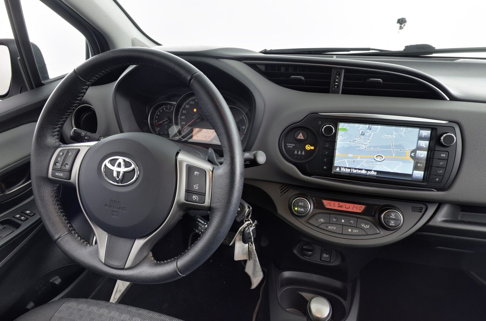 Toyota Yaris iso kuva 7