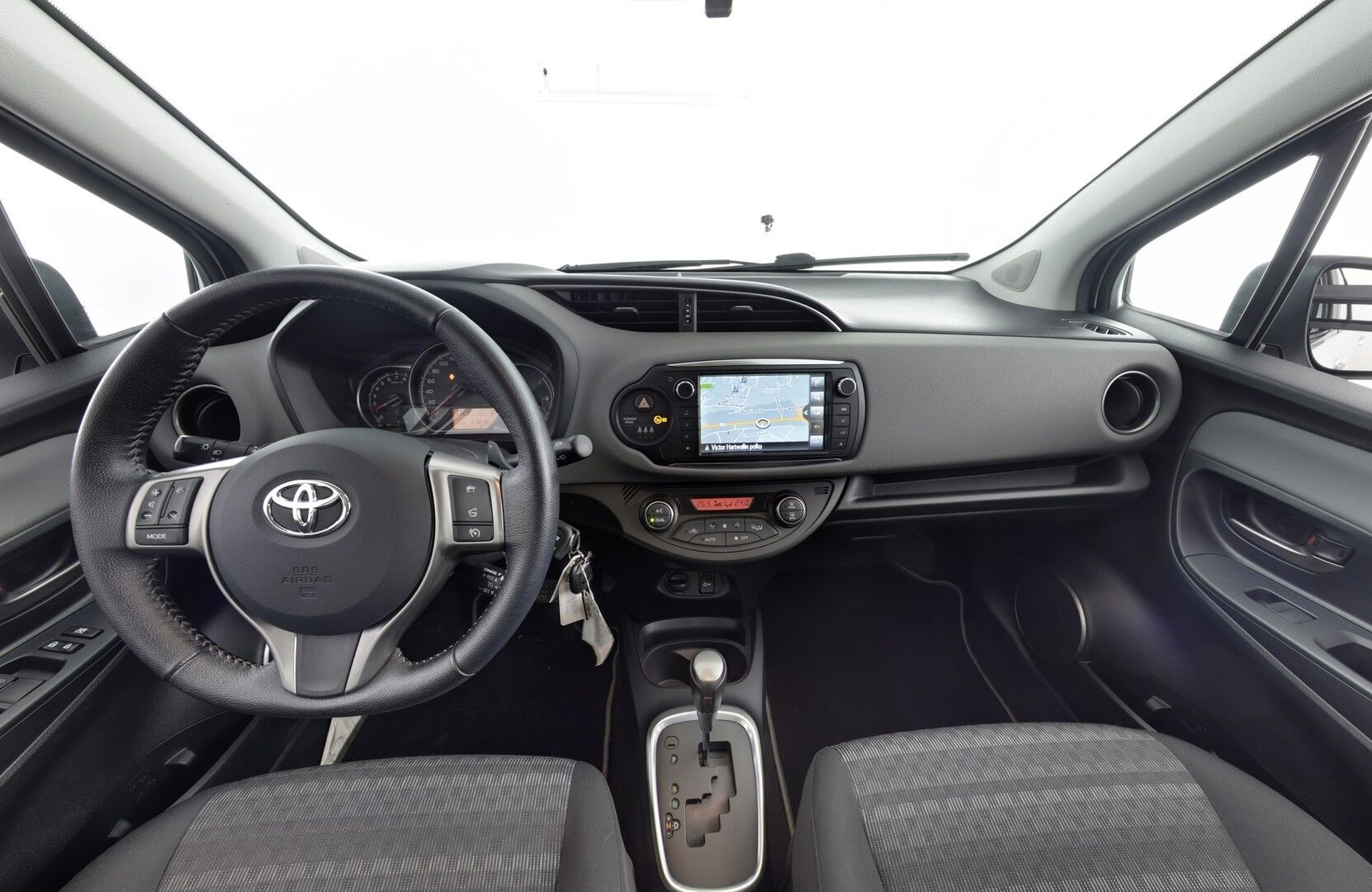 Toyota Yaris iso kuva 8