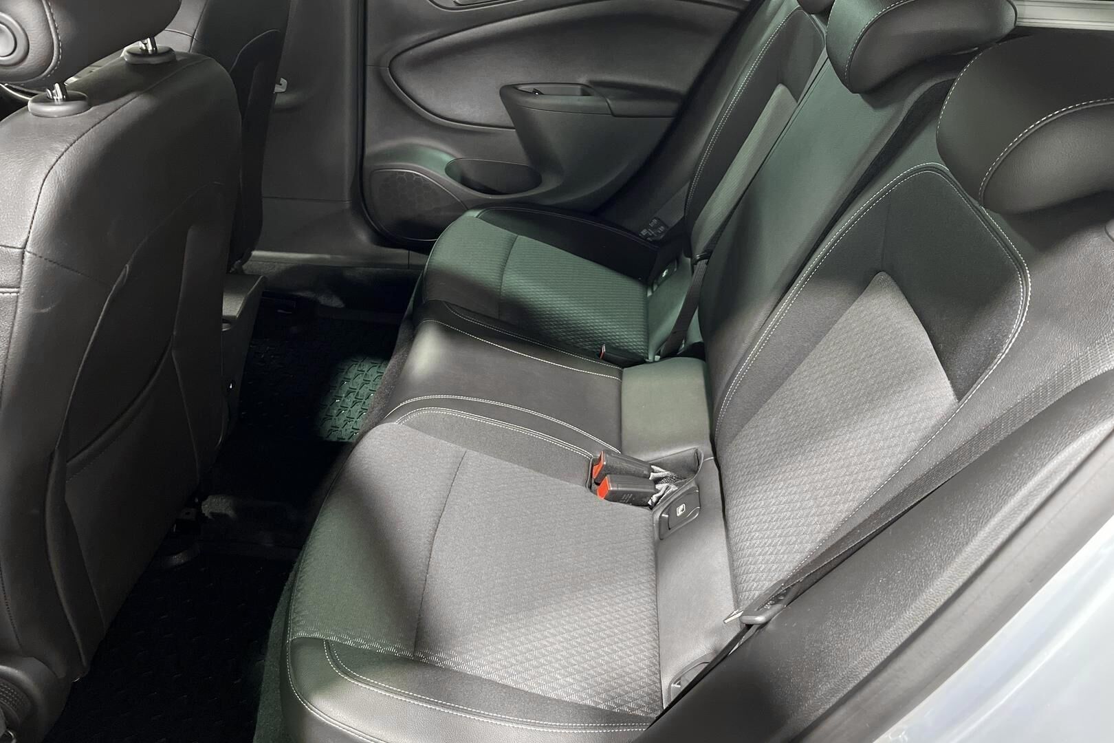 Opel Astra iso kuva 10