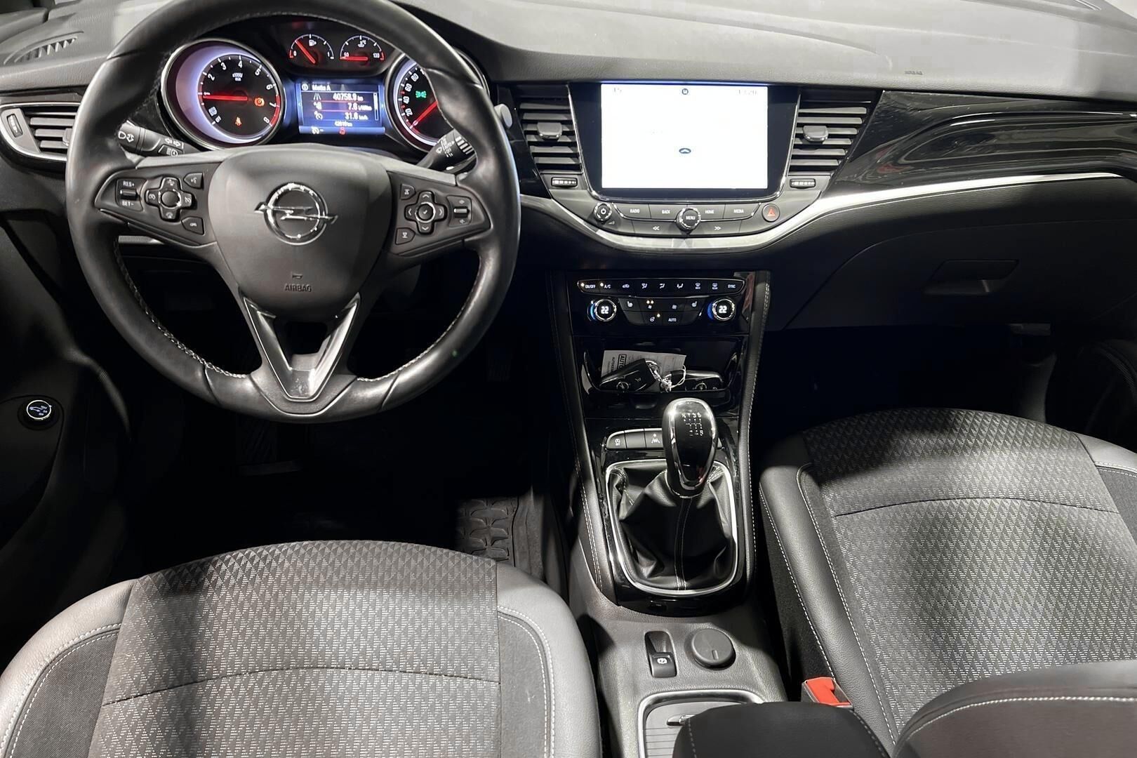 Opel Astra iso kuva 11