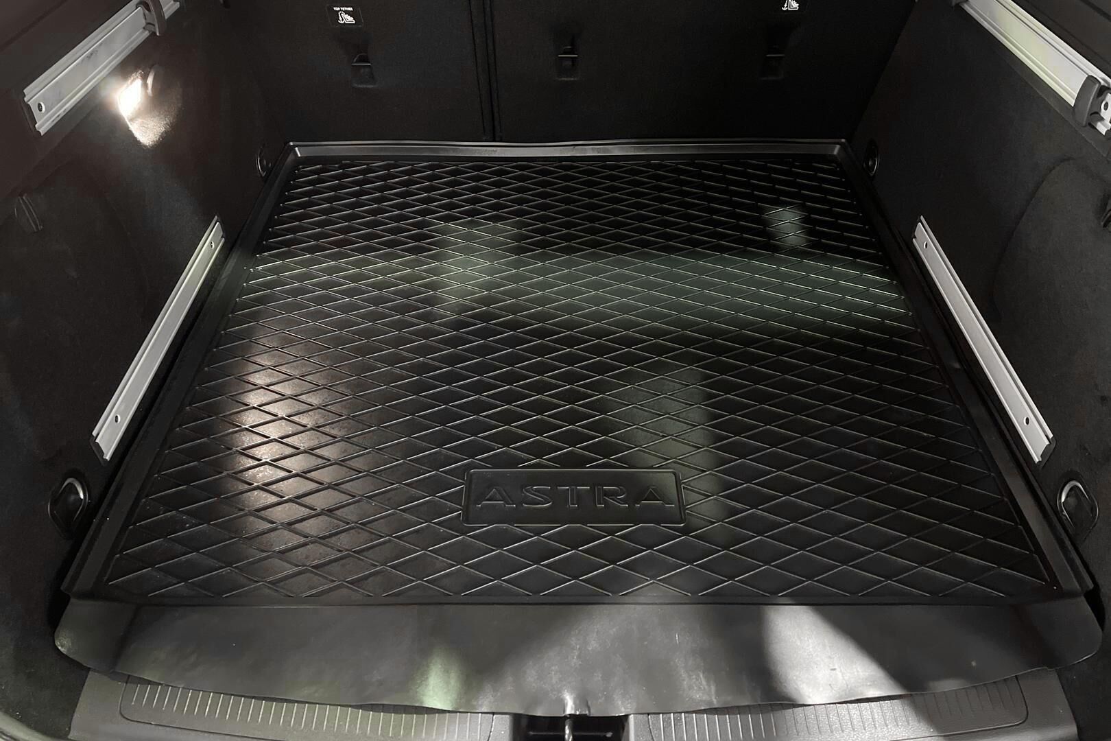 Opel Astra iso kuva 12