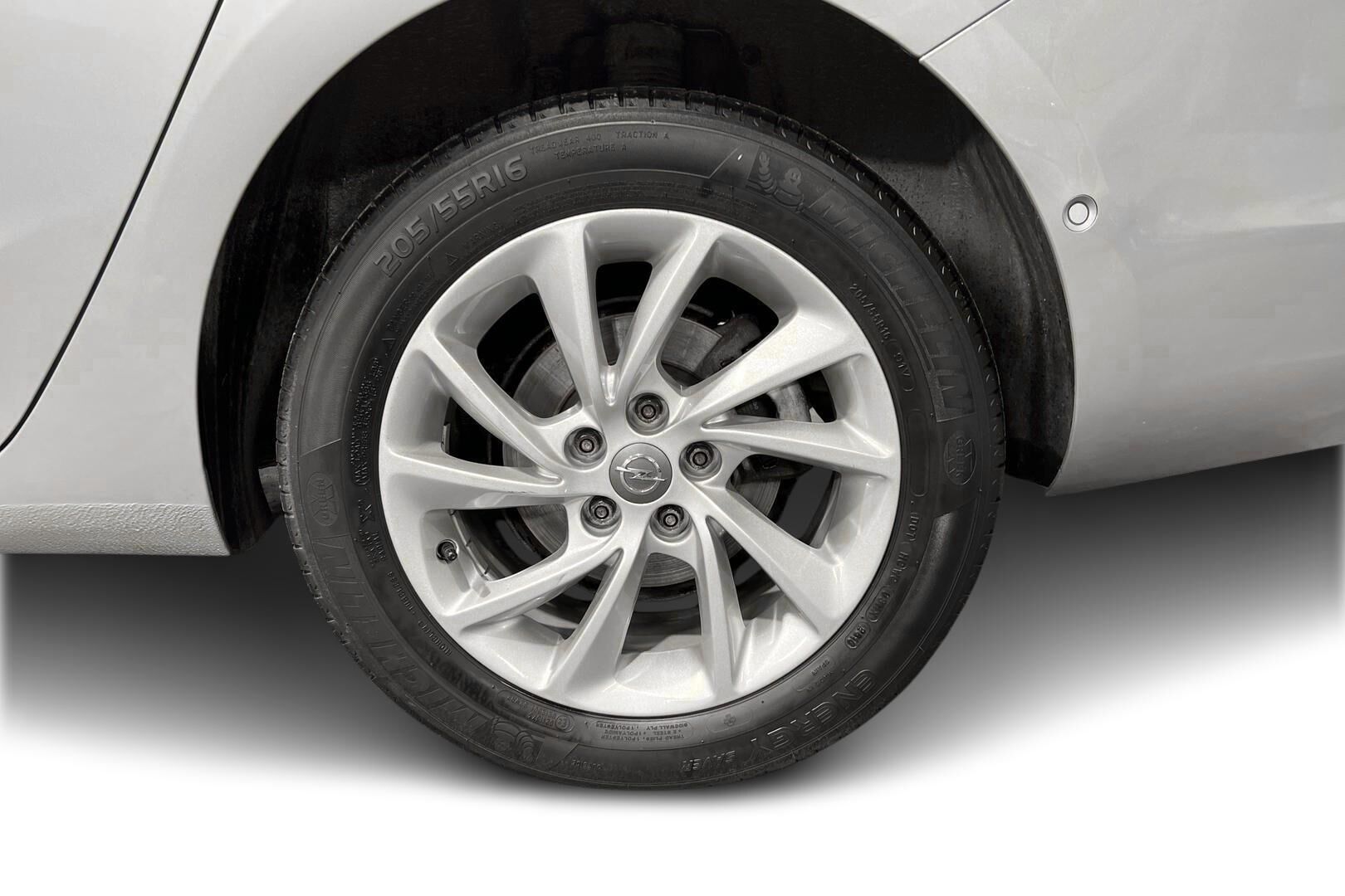 Opel Astra iso kuva 13