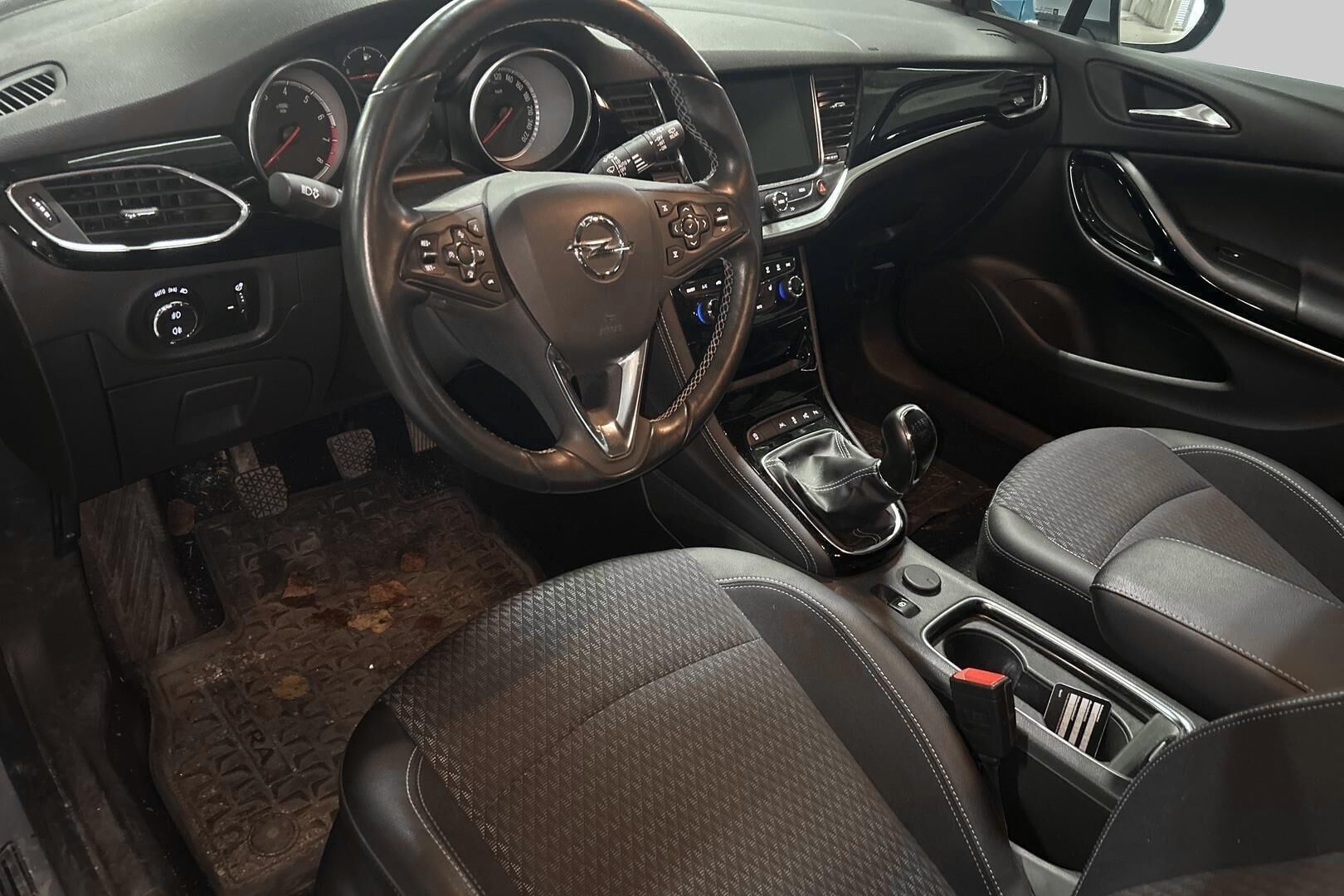 Opel Astra iso kuva 3