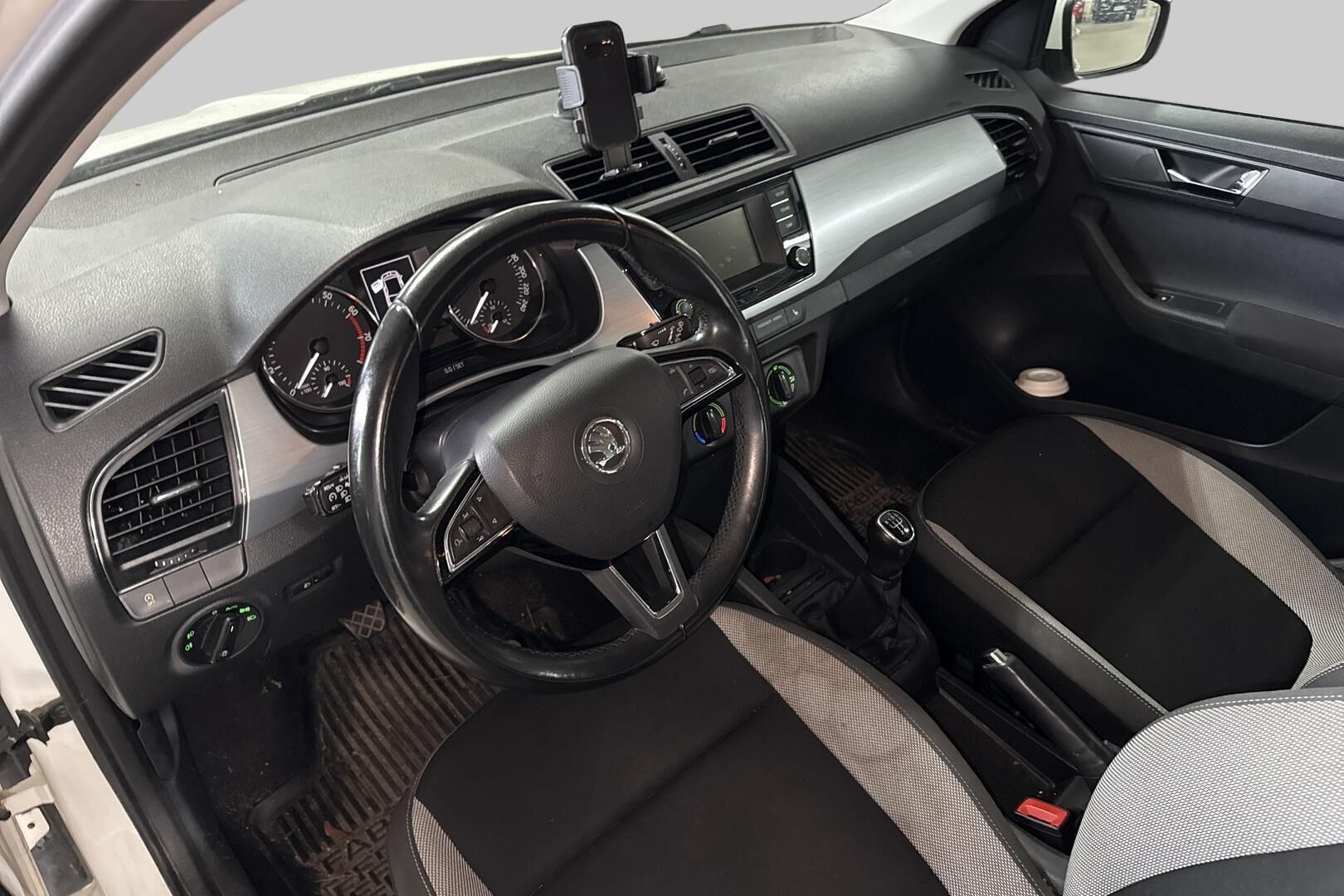 Skoda Fabia iso kuva 2