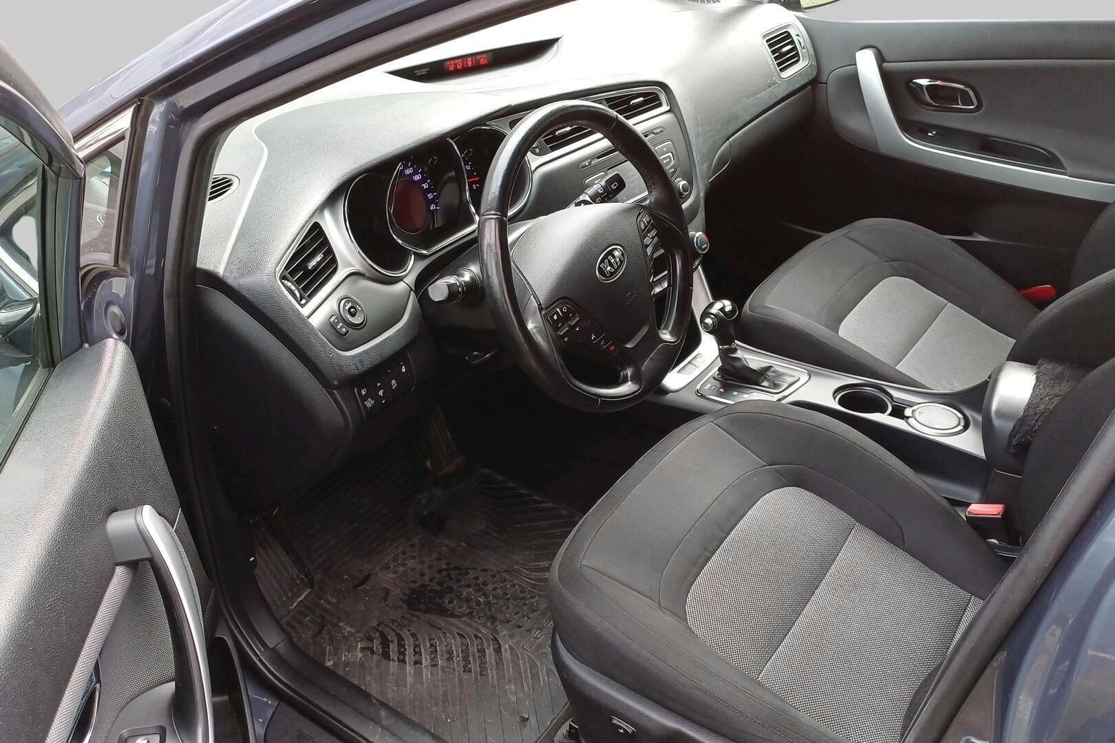Kia cee'd iso kuva 2