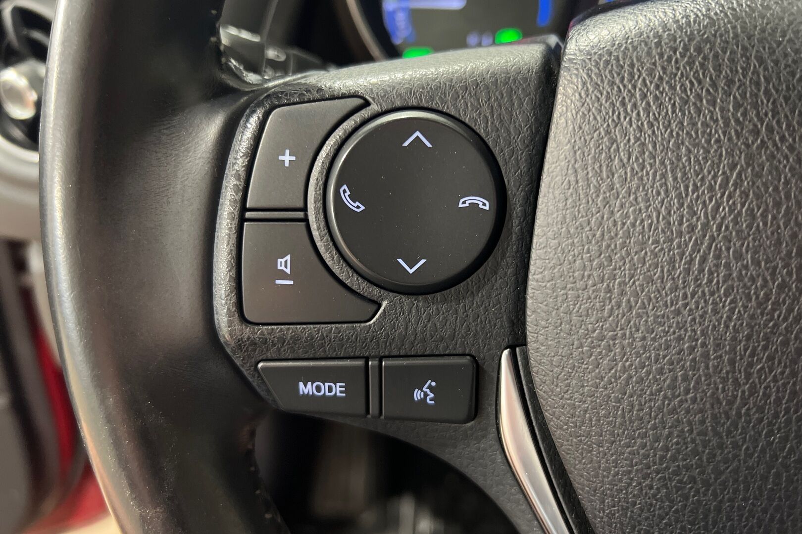 Toyota Auris iso kuva 10