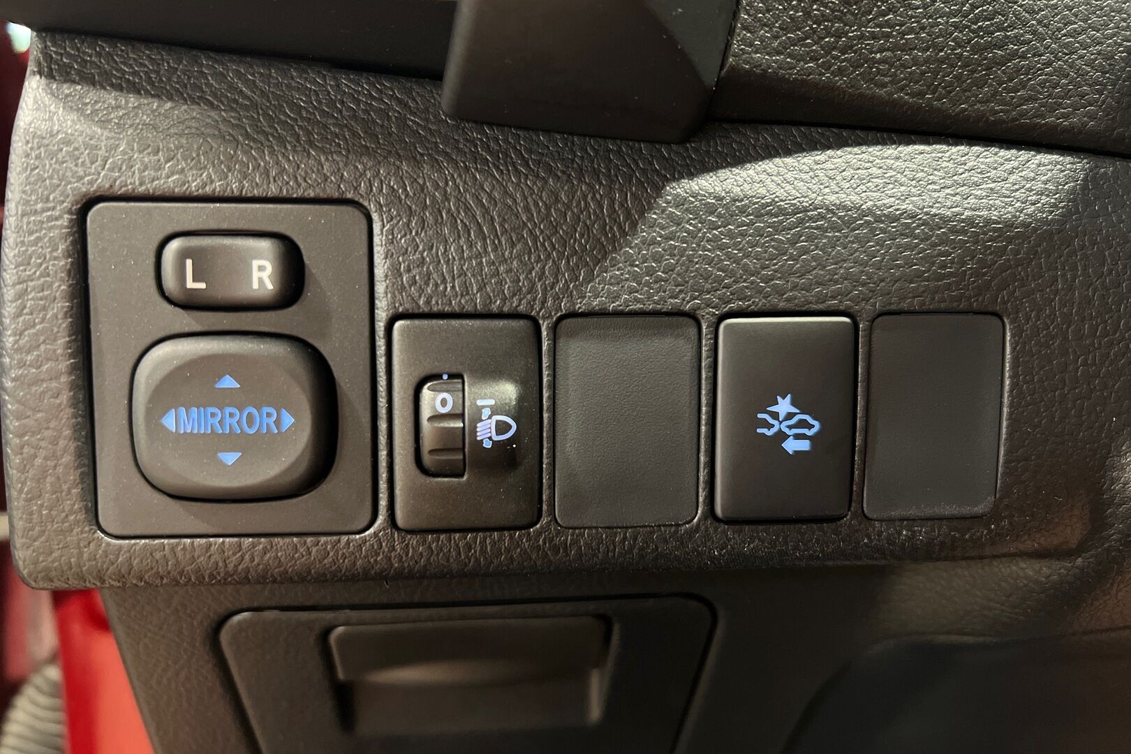 Toyota Auris iso kuva 12
