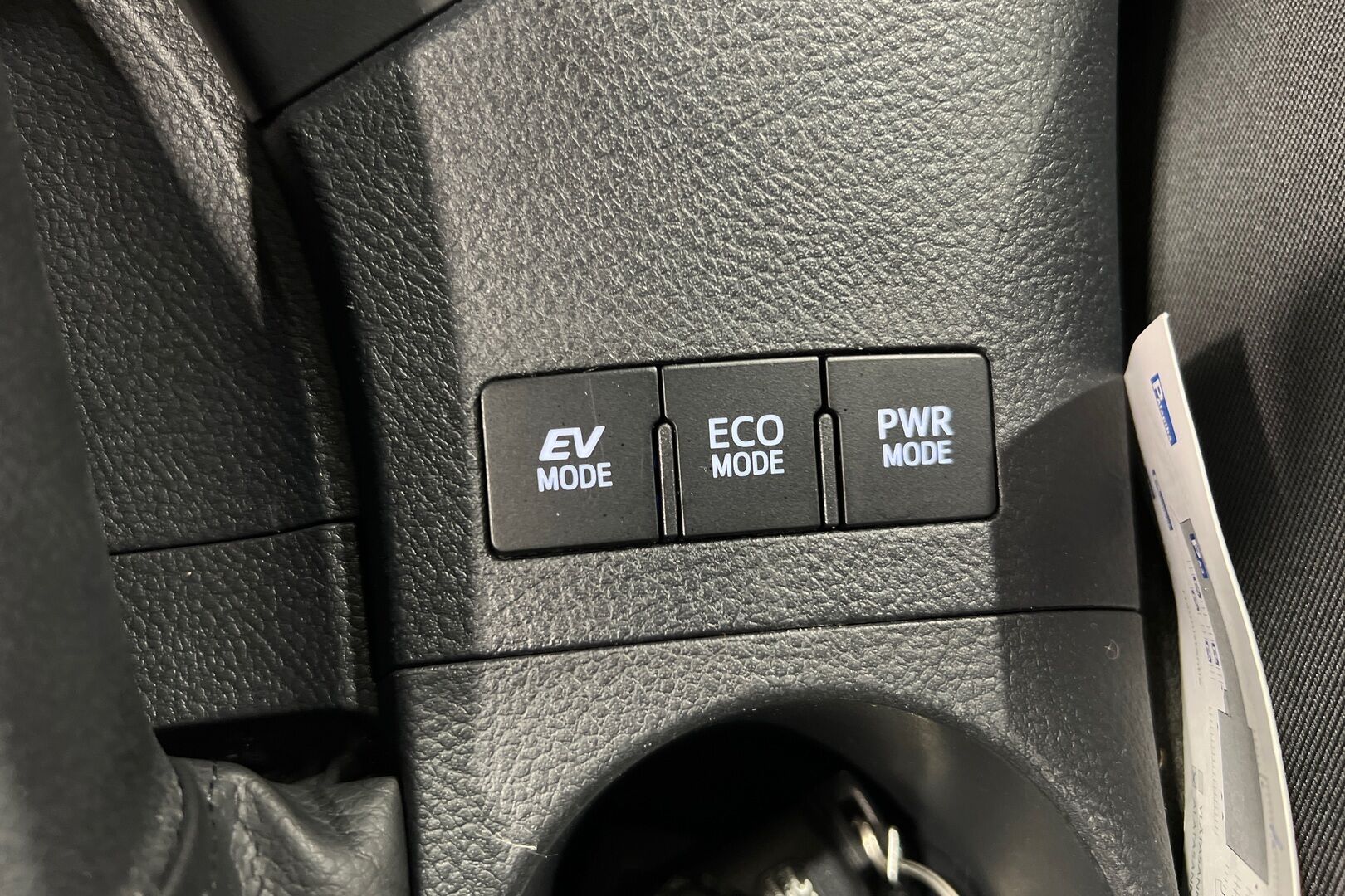 Toyota Auris iso kuva 16
