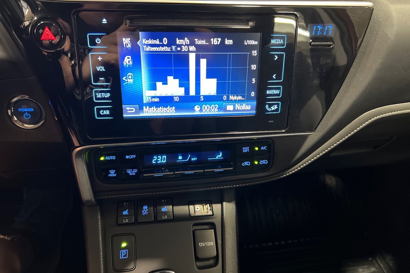 Toyota Auris iso kuva 17