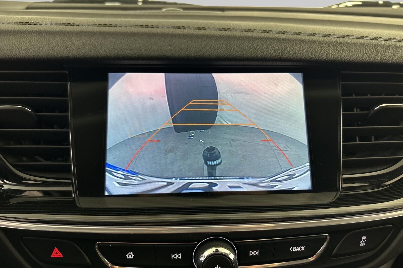 Opel Insignia iso kuva 18