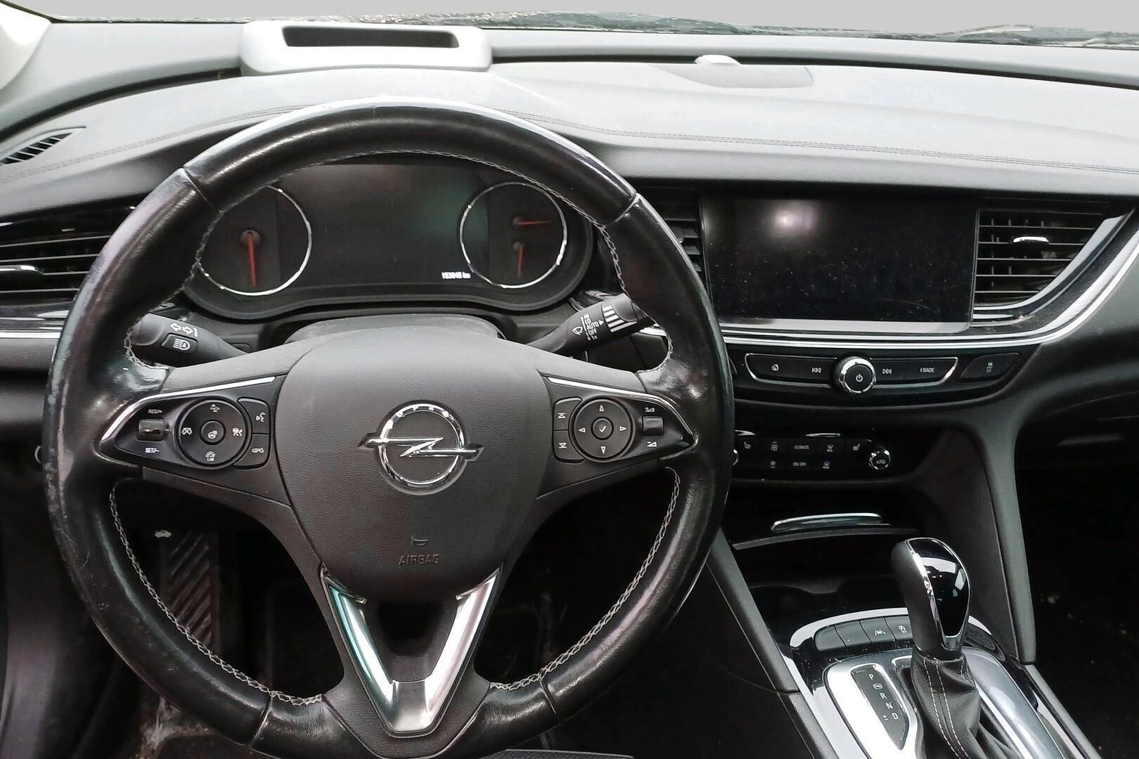 Opel Insignia iso kuva 2