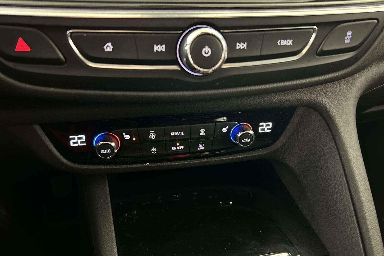 Opel Insignia iso kuva 27