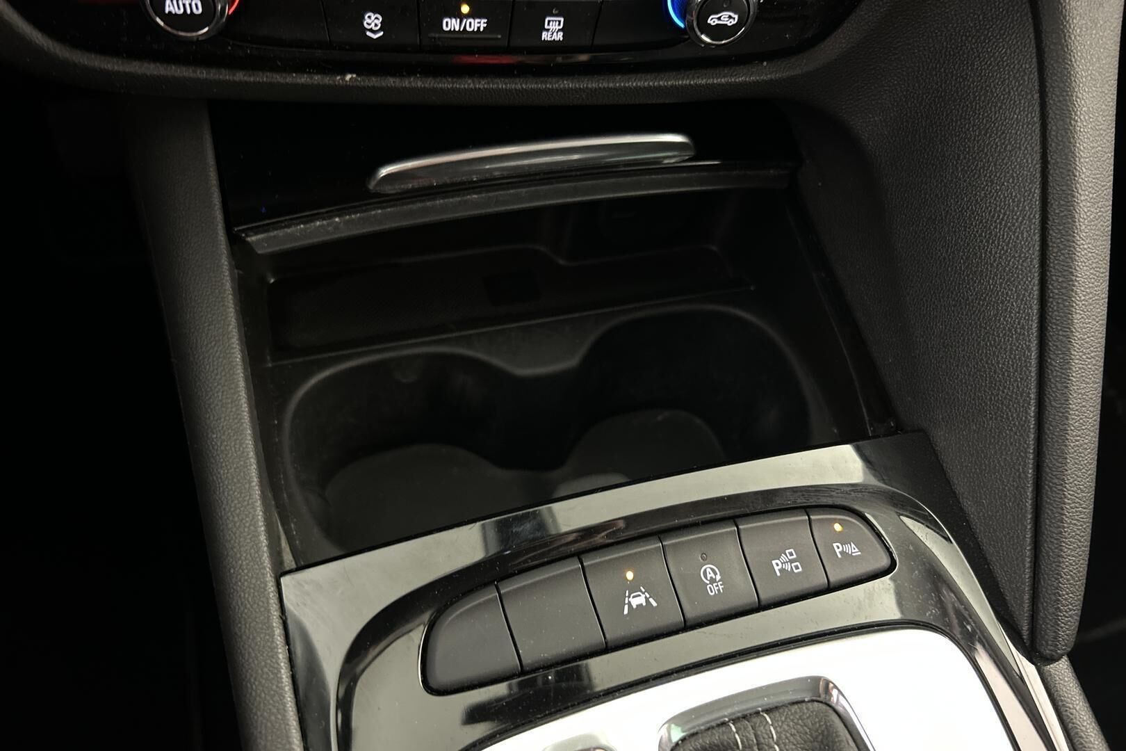 Opel Insignia iso kuva 19