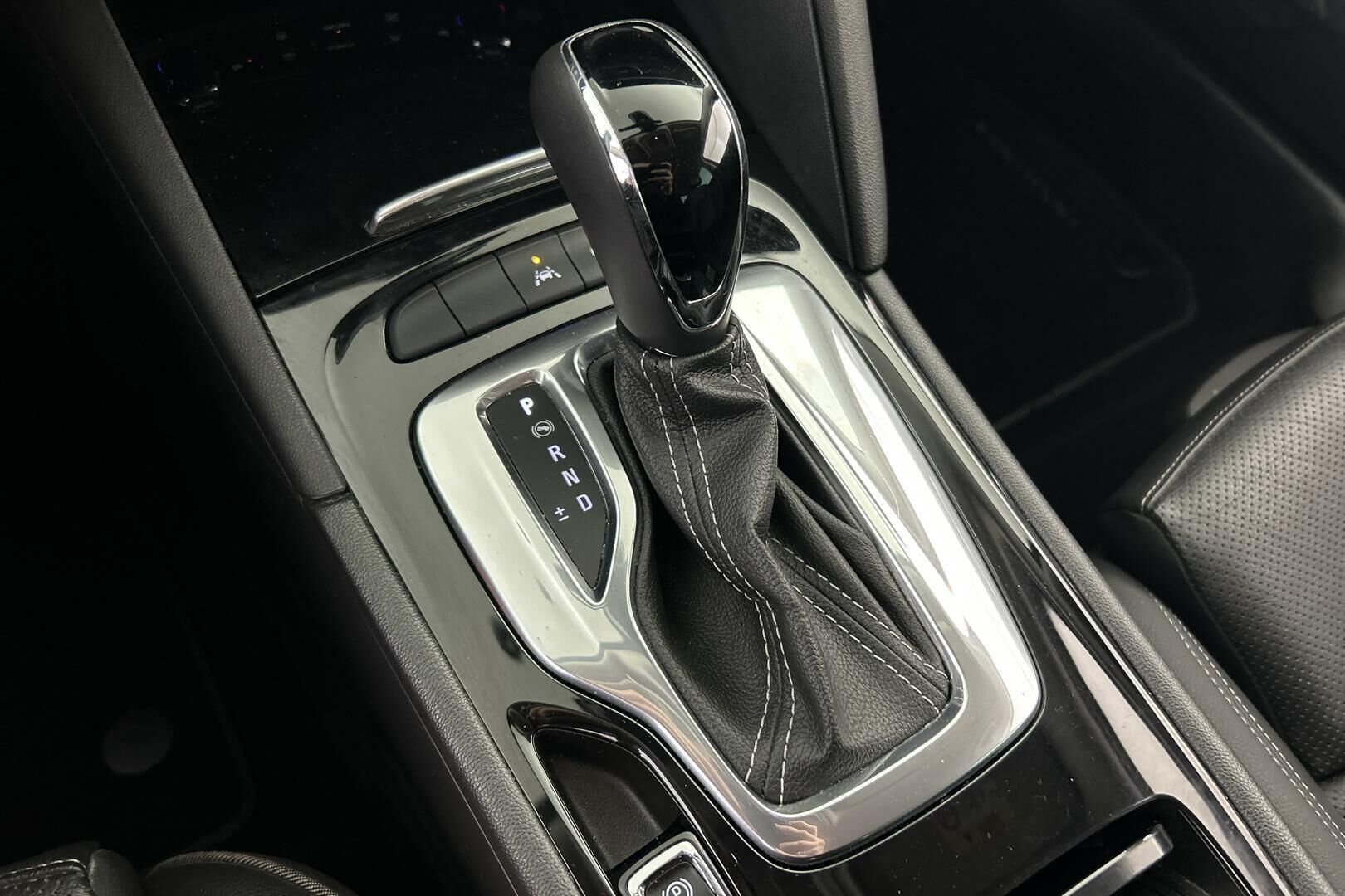 Opel Insignia iso kuva 20