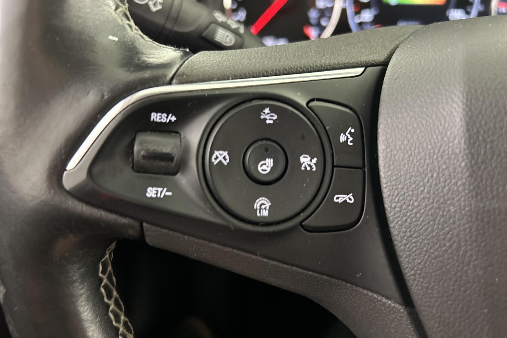 Opel Insignia iso kuva 21