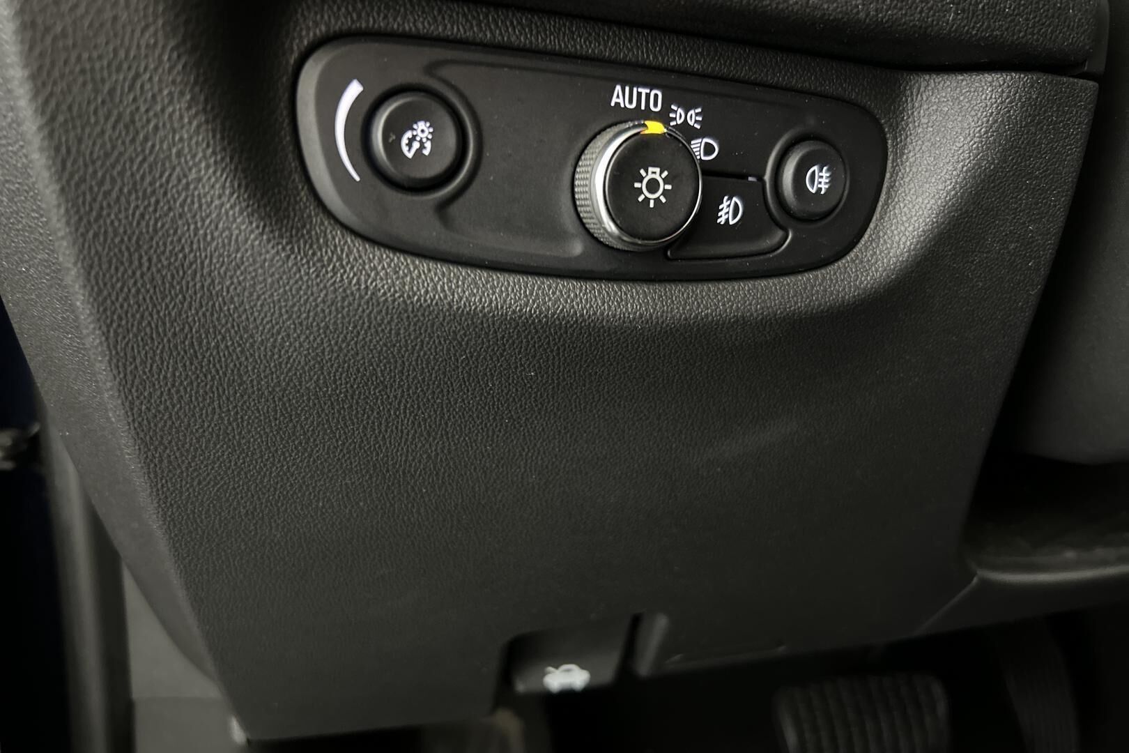 Opel Insignia iso kuva 29