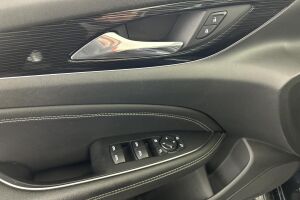 Opel Insignia esikatselu 23