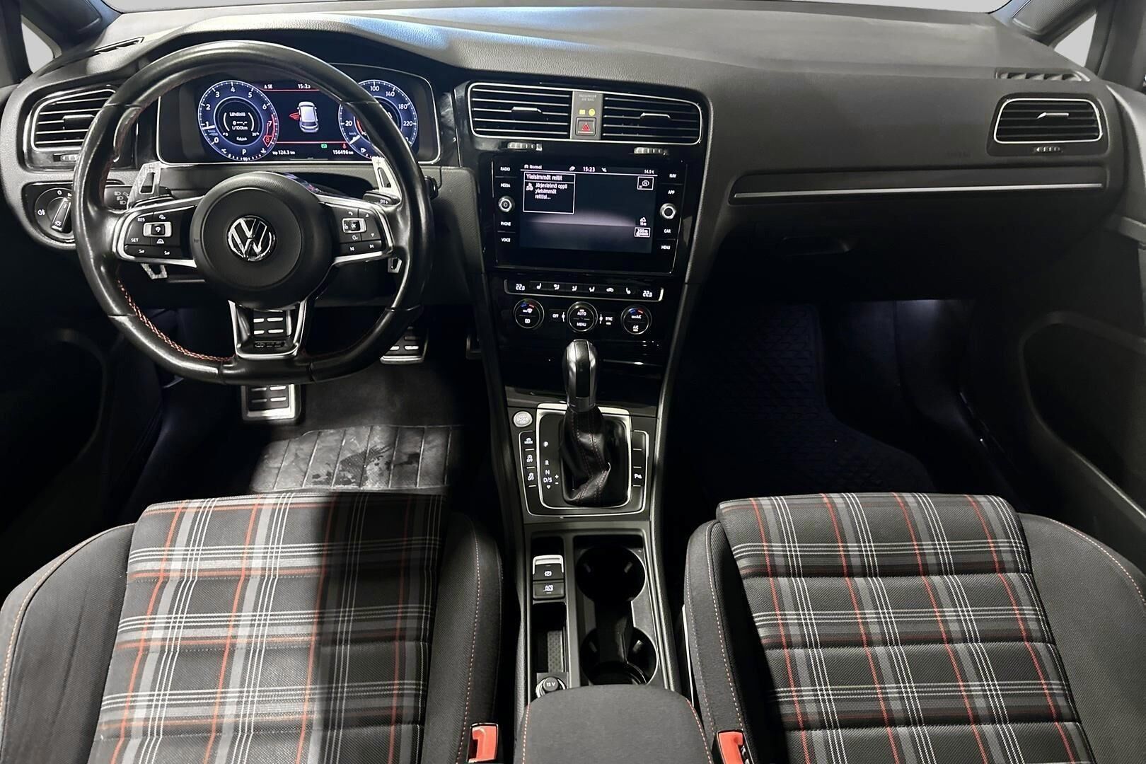 Volkswagen Golf iso kuva 11