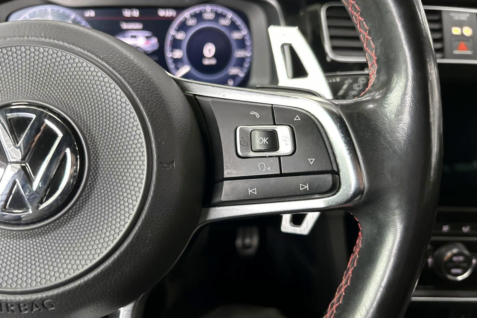 Volkswagen Golf iso kuva 12