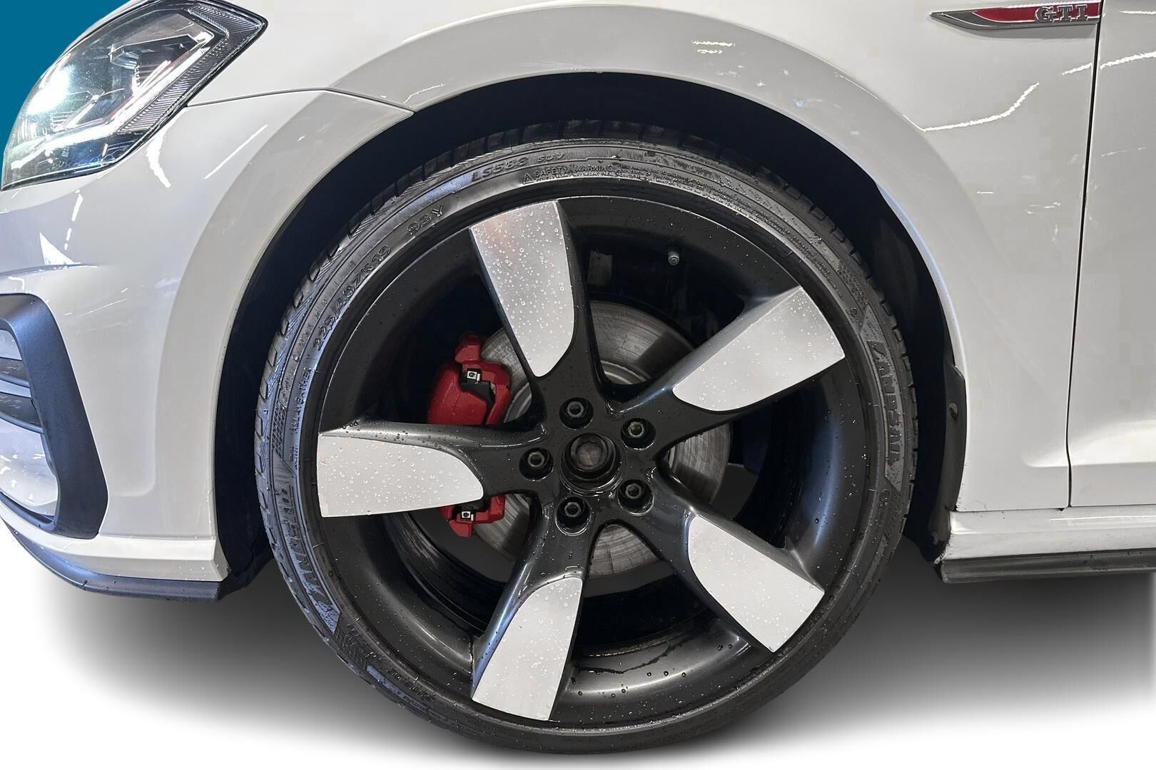 Volkswagen Golf iso kuva 13
