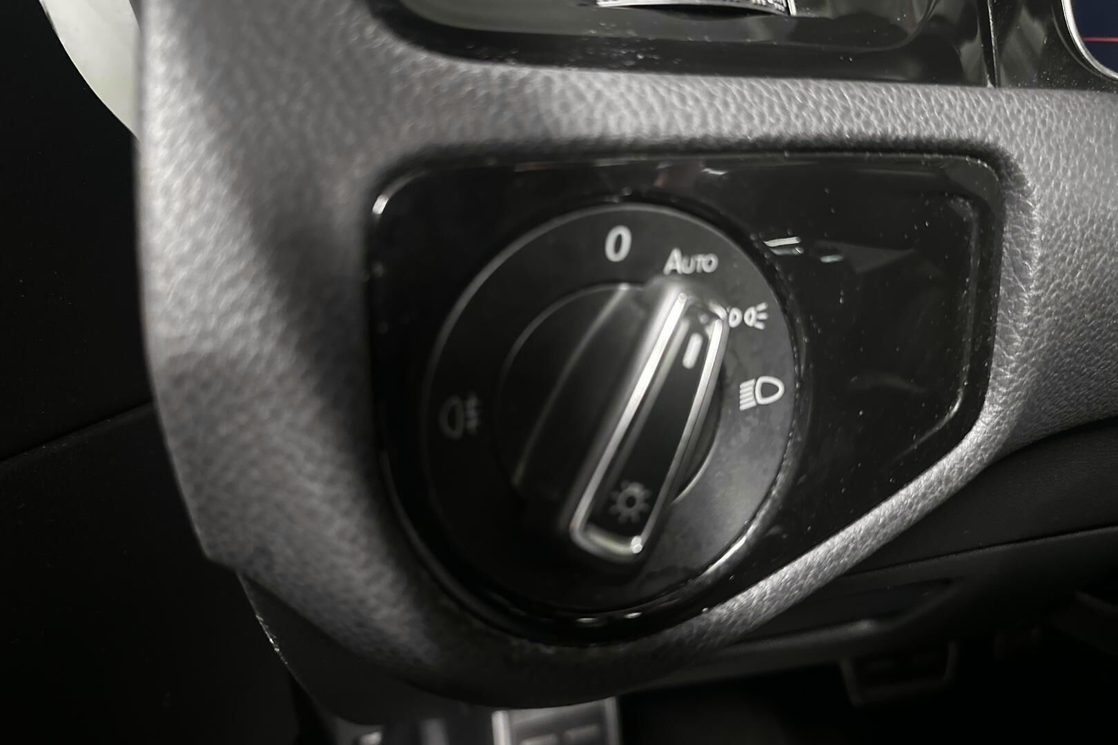 Volkswagen Golf iso kuva 23