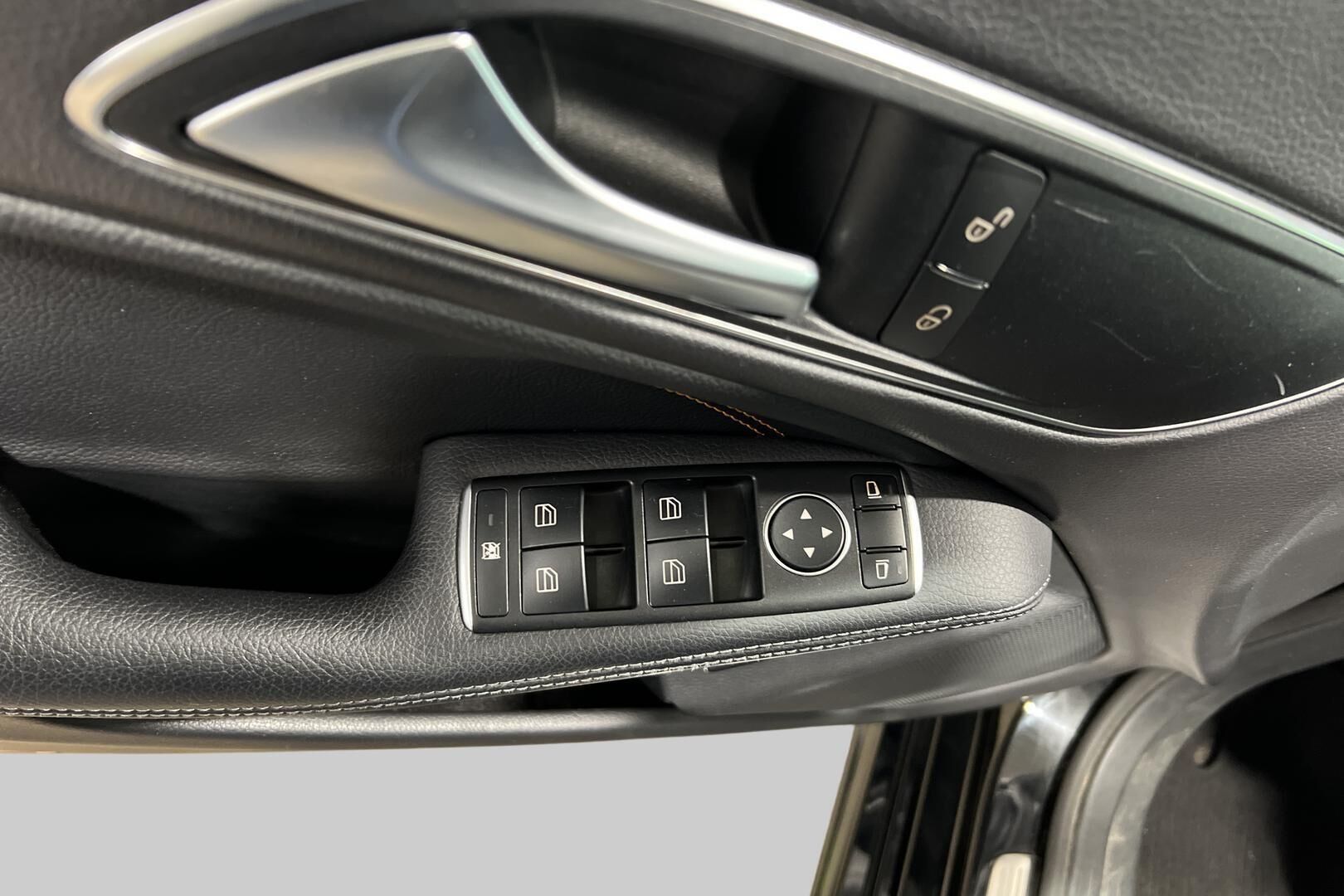 Mercedes-Benz CLA iso kuva 13