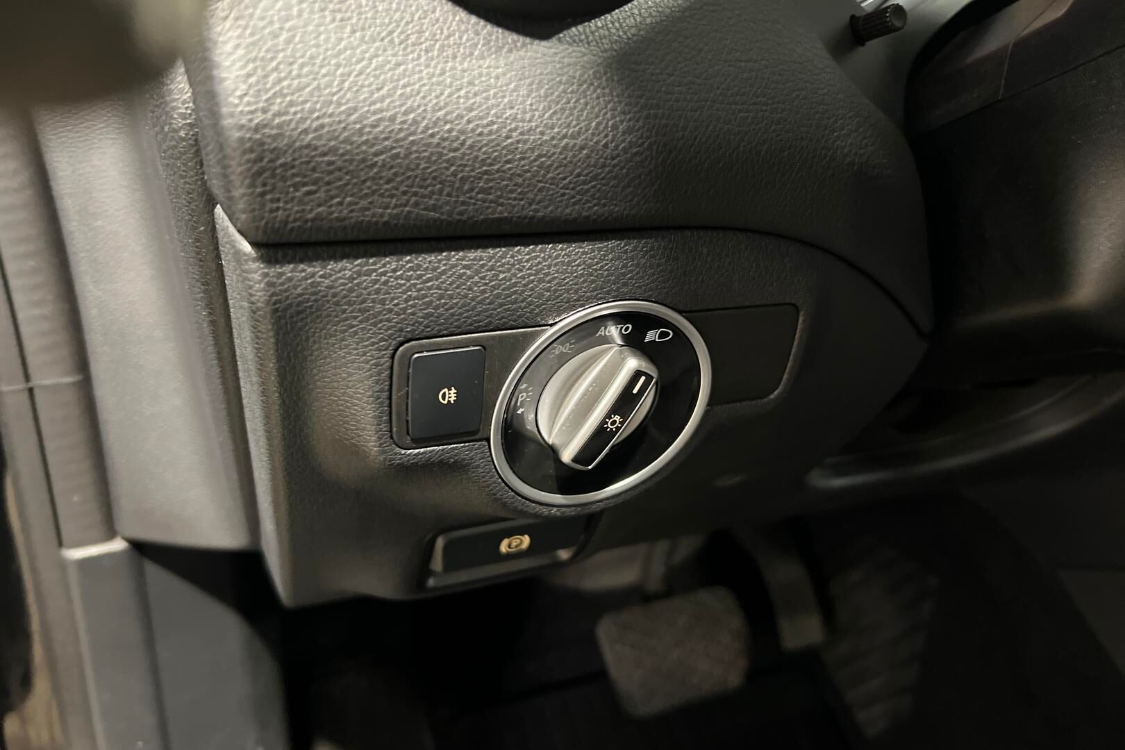 Mercedes-Benz CLA iso kuva 14