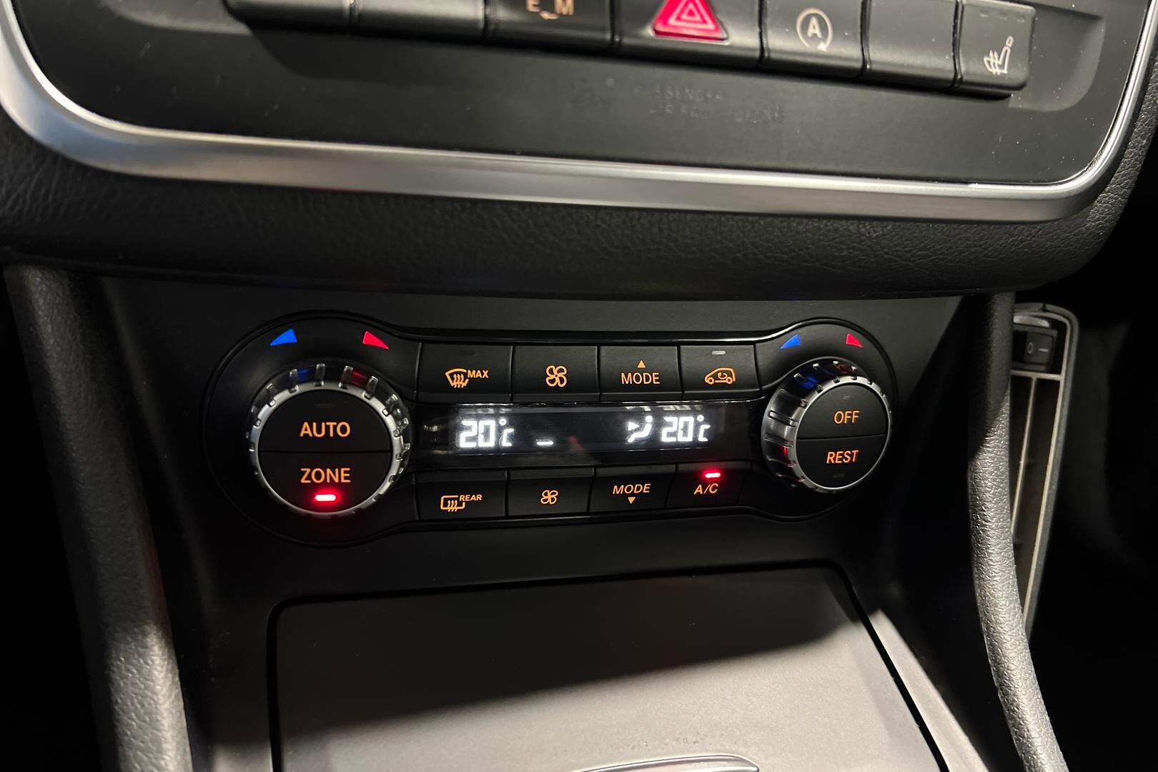 Mercedes-Benz CLA iso kuva 15