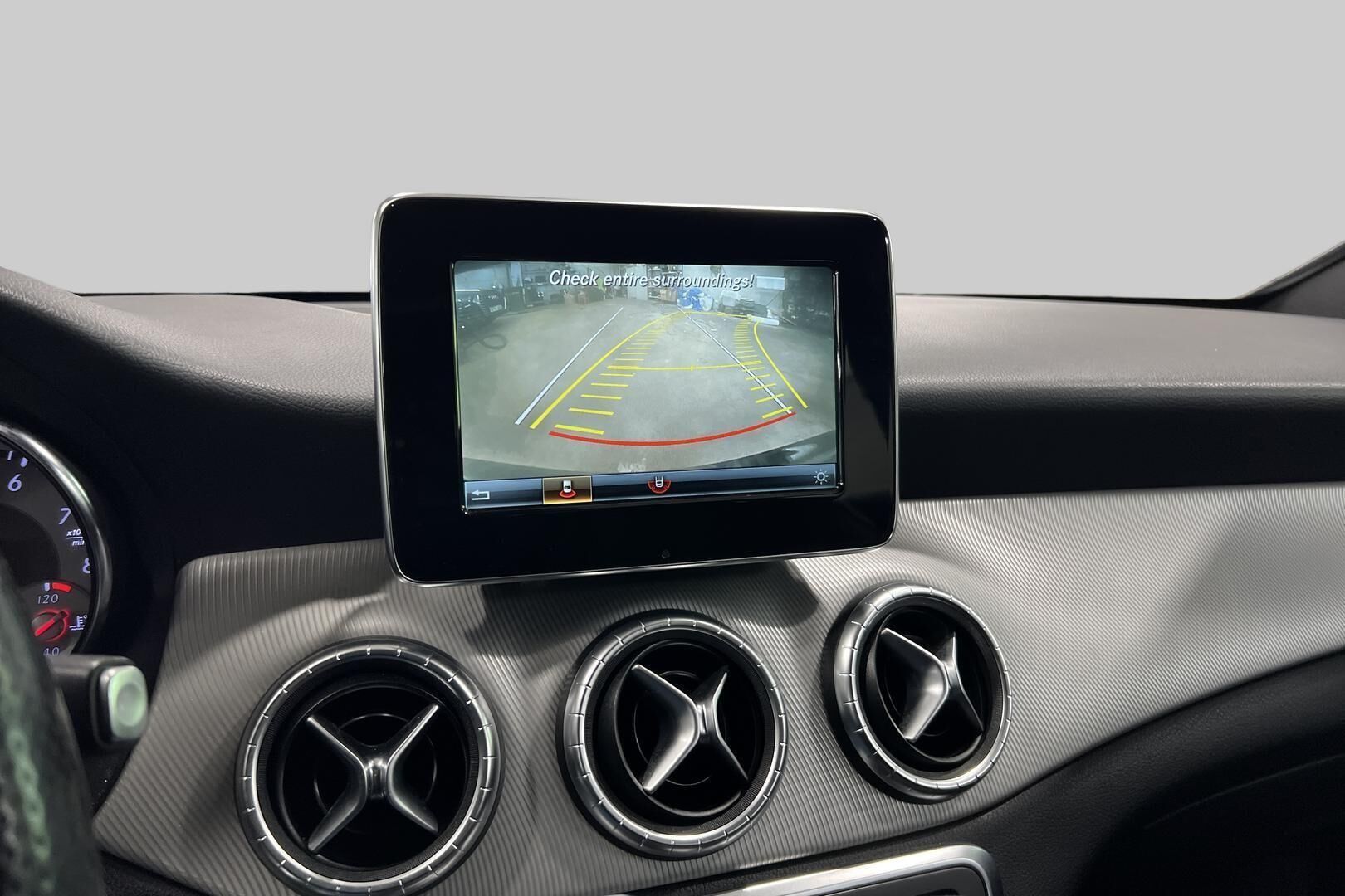 Mercedes-Benz CLA iso kuva 17