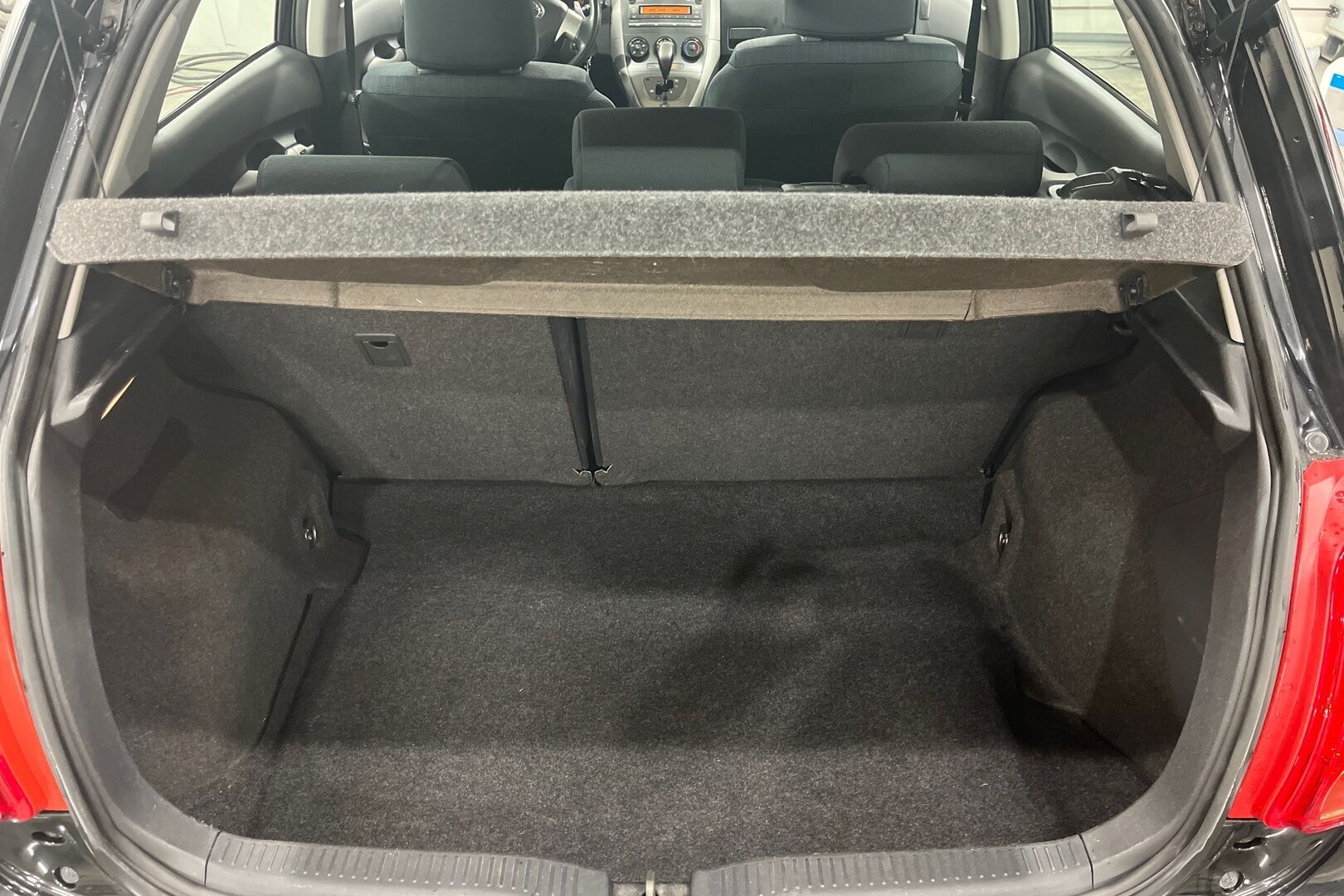 Toyota Auris iso kuva 9