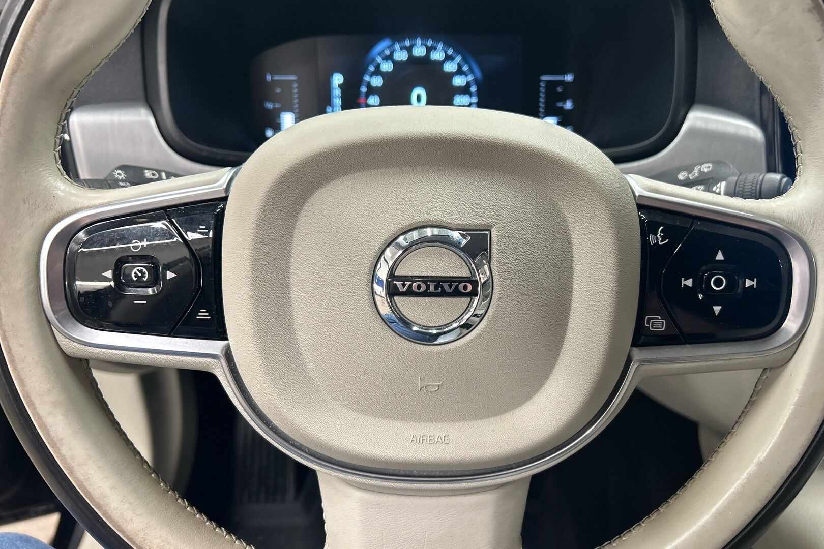 Volvo V90 iso kuva 17
