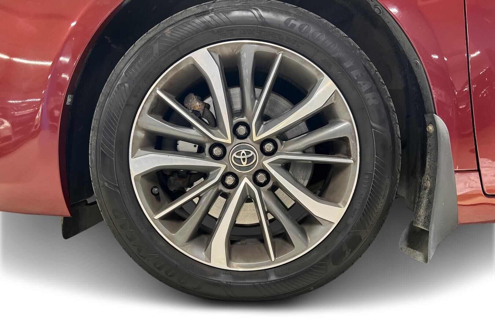 Toyota Avensis iso kuva 13