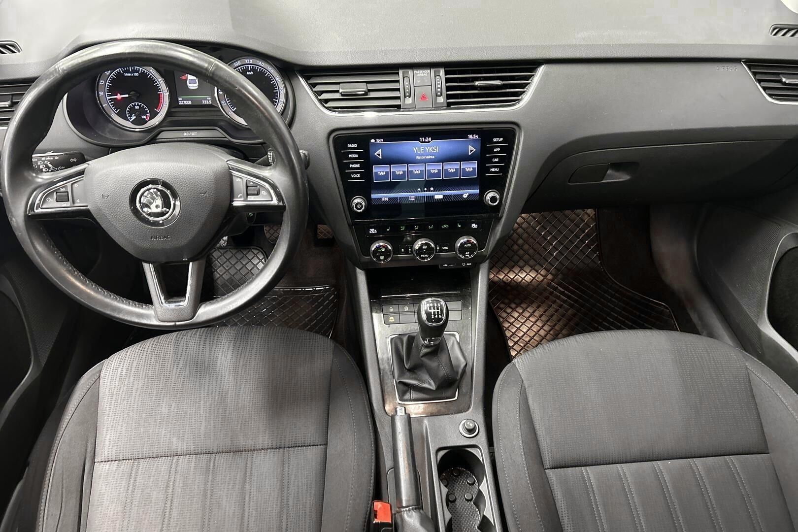 Skoda Octavia iso kuva 11