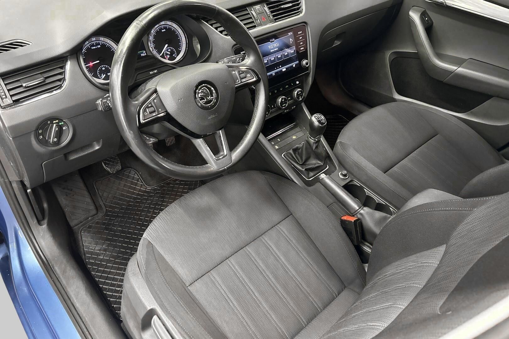 Skoda Octavia iso kuva 9