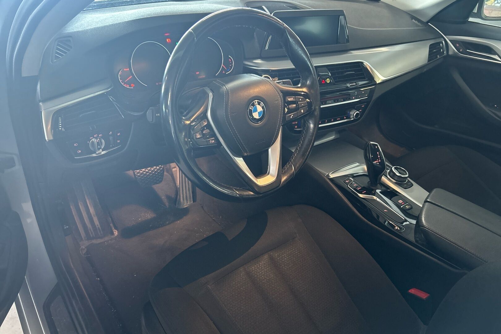 BMW 5-SARJA iso kuva 2