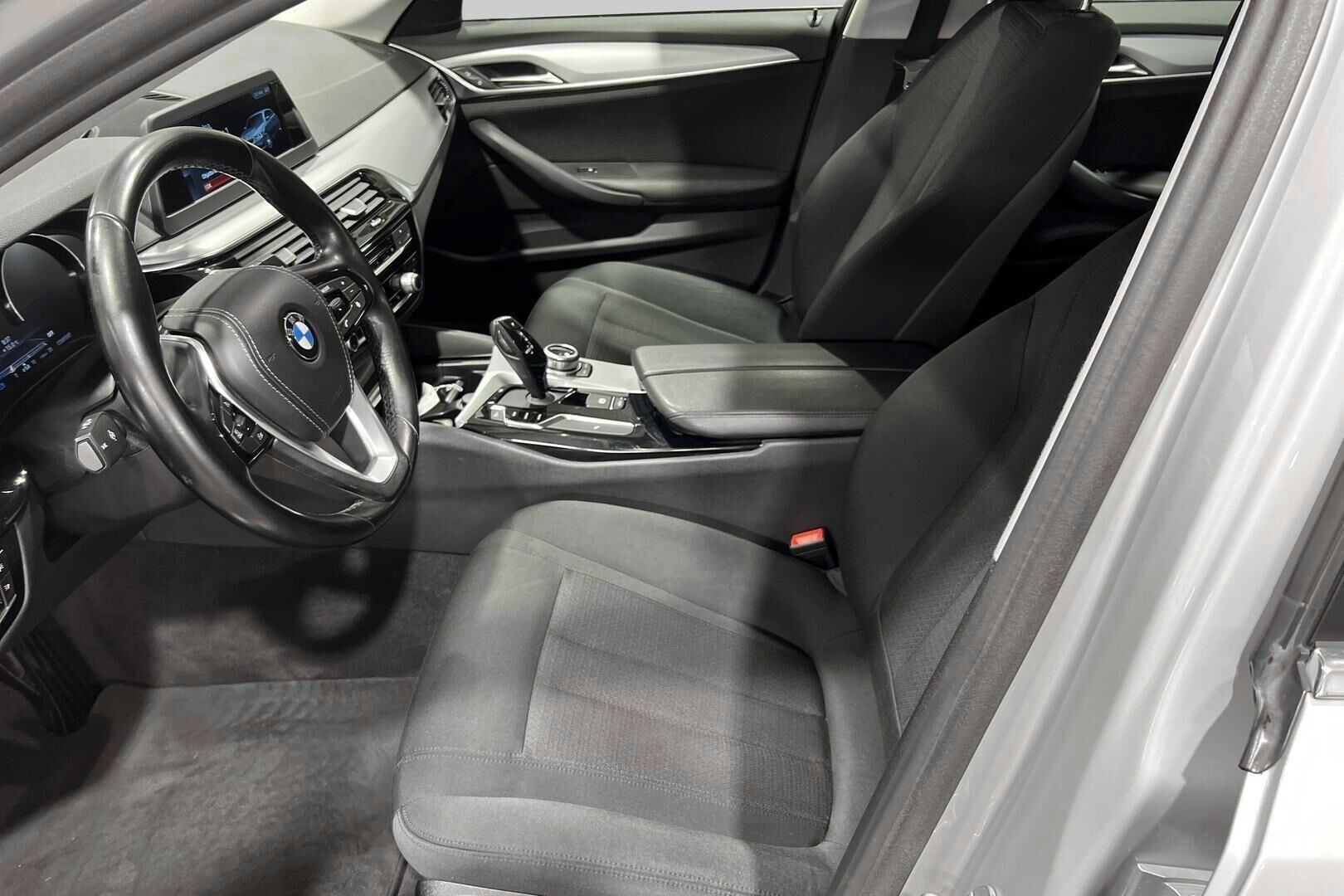 BMW 5-SARJA iso kuva 9