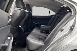 Lexus IS esikatselu 9