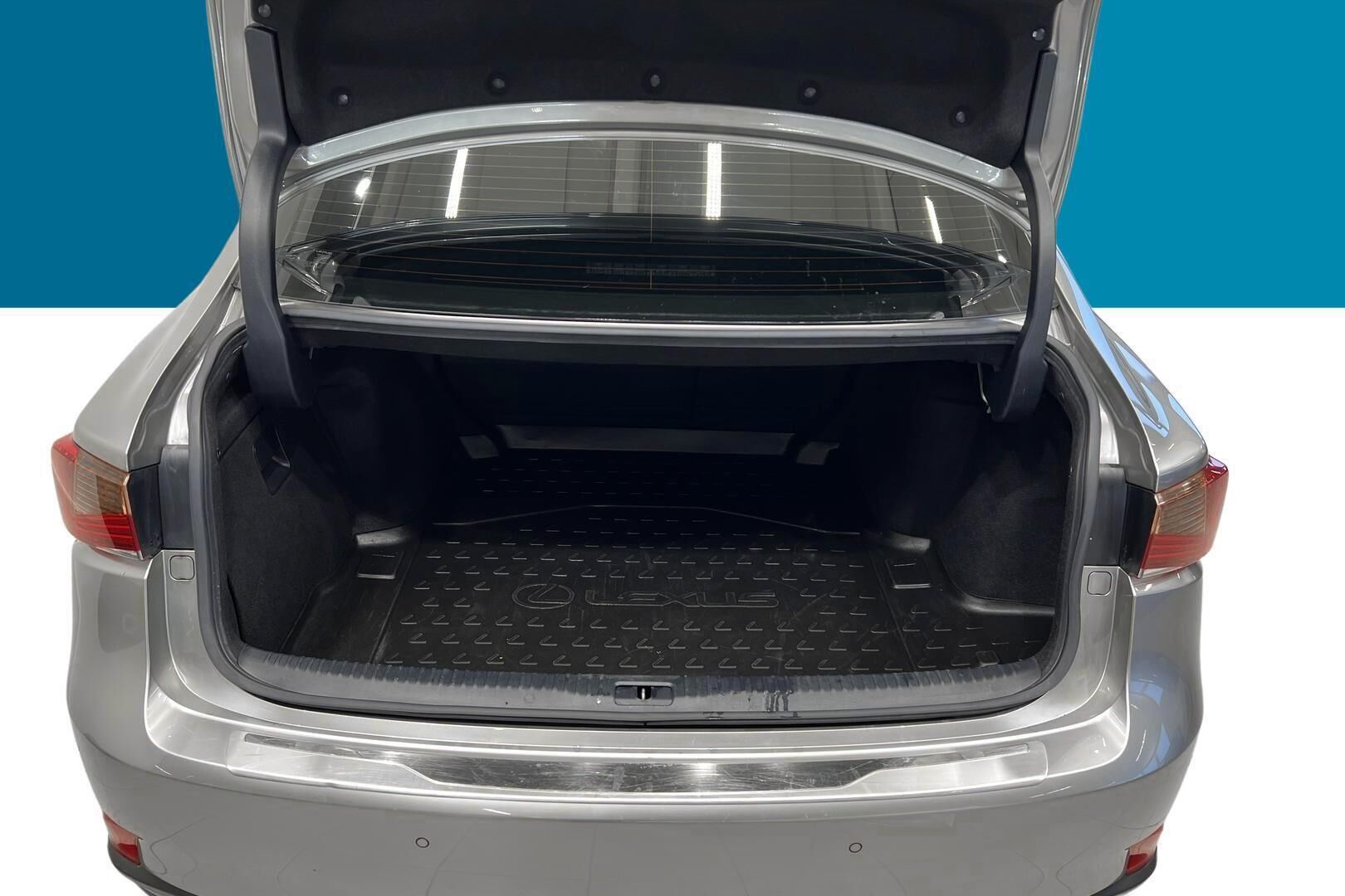 Lexus IS iso kuva 31
