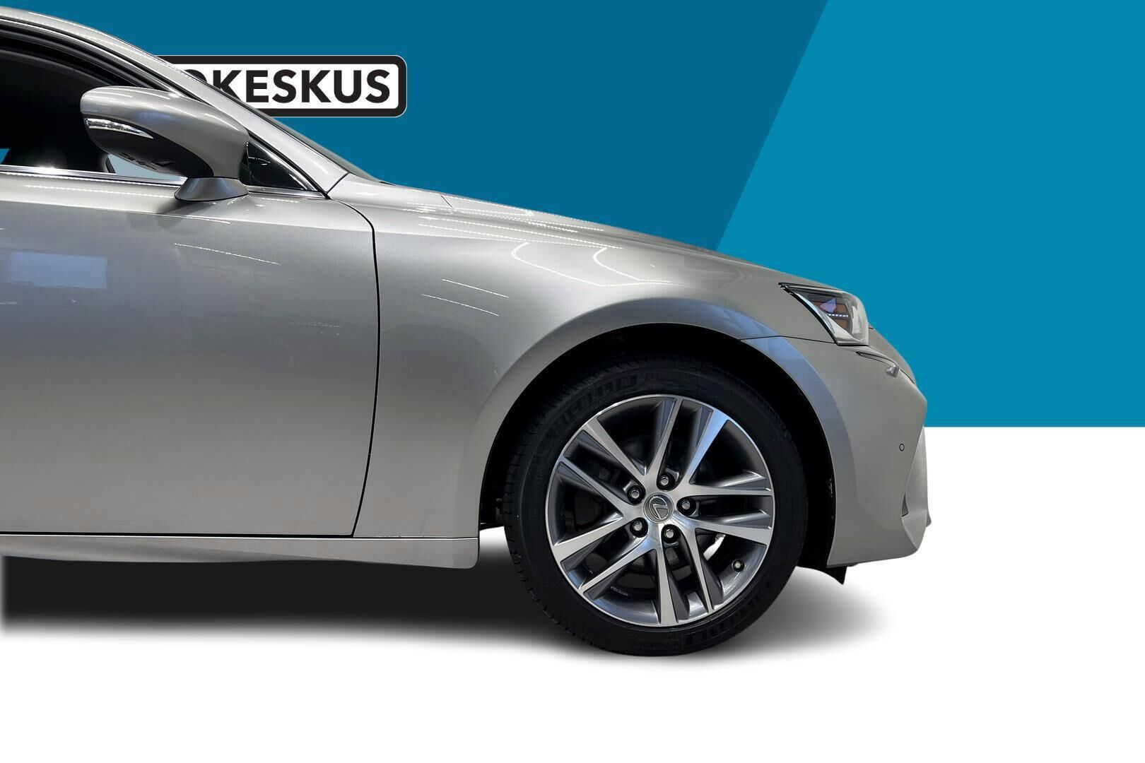 Lexus IS iso kuva 32