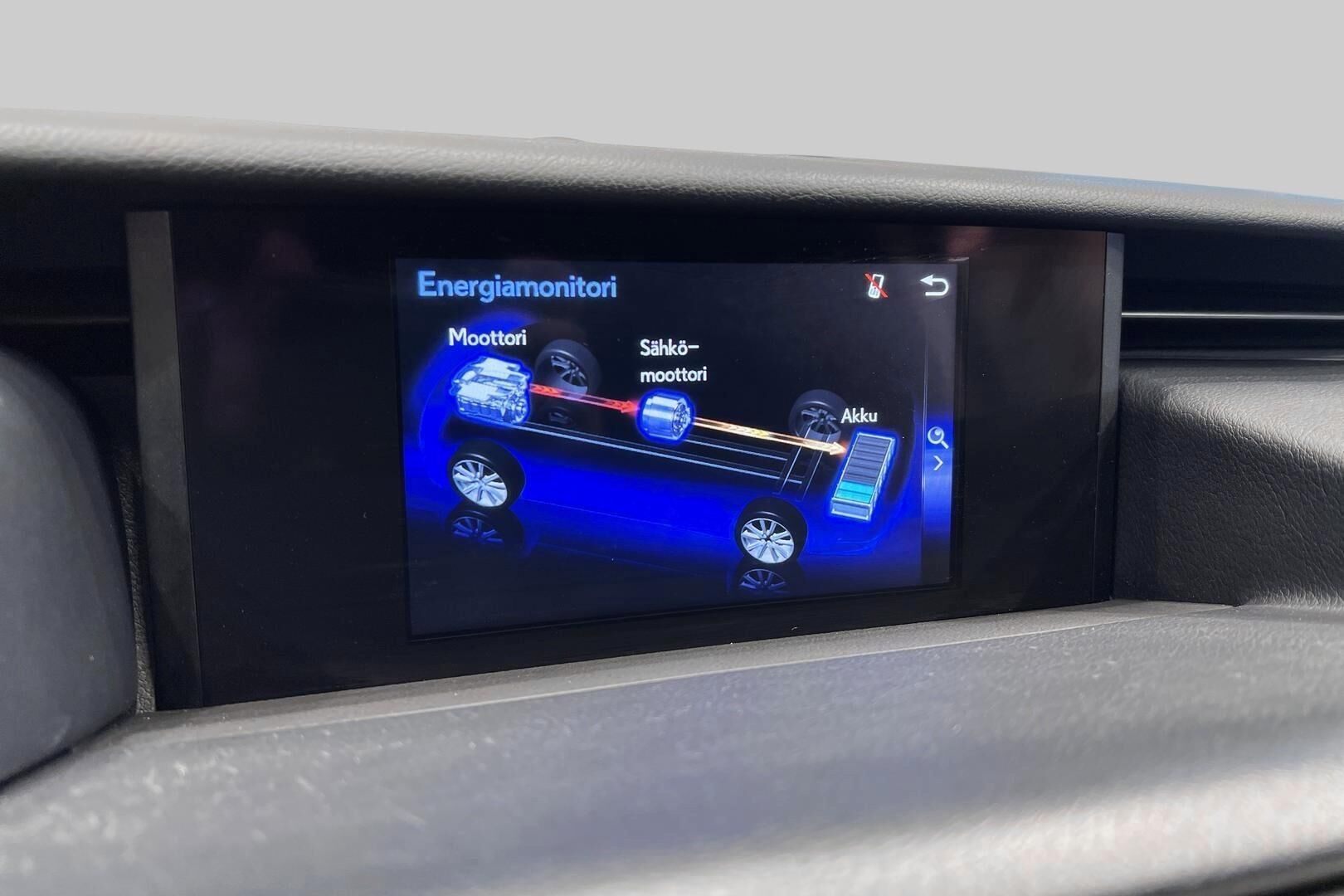 Lexus IS iso kuva 14