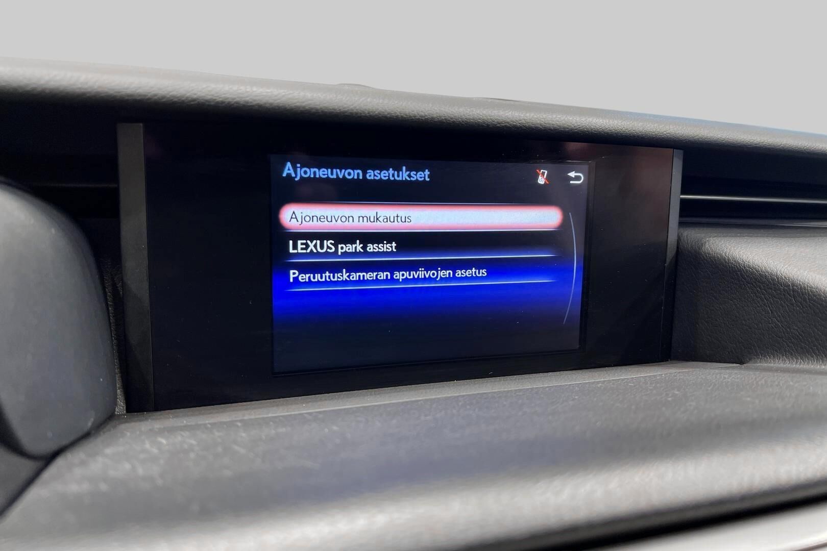 Lexus IS iso kuva 15